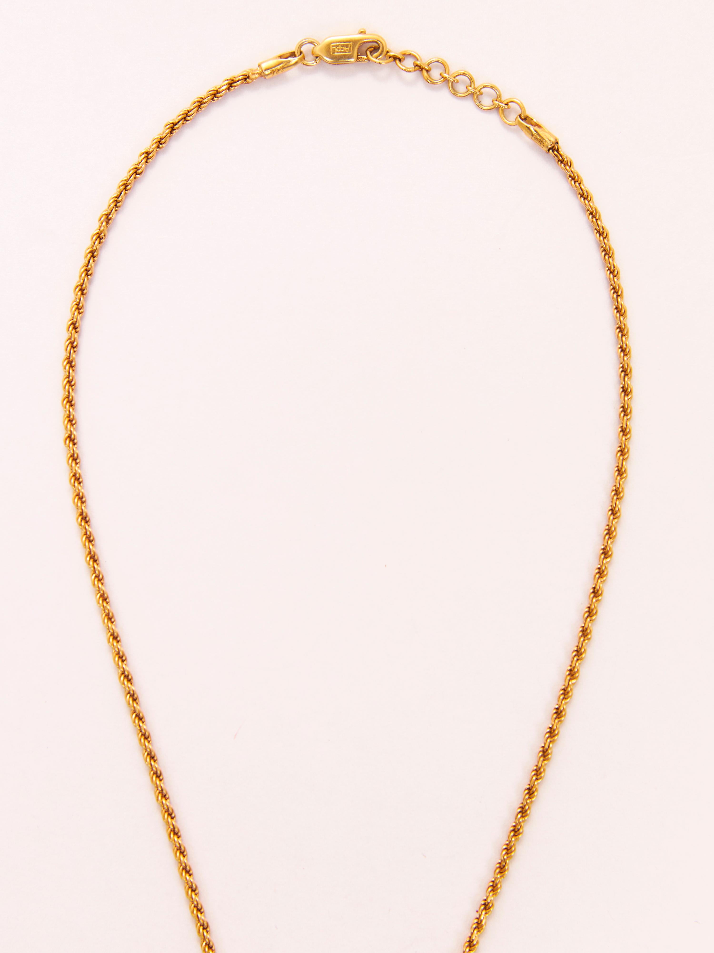 Amulette tridimensionnelle en or 18KT, émeraudes et diamants naturels Neuf - En vente à Mumbai, IN