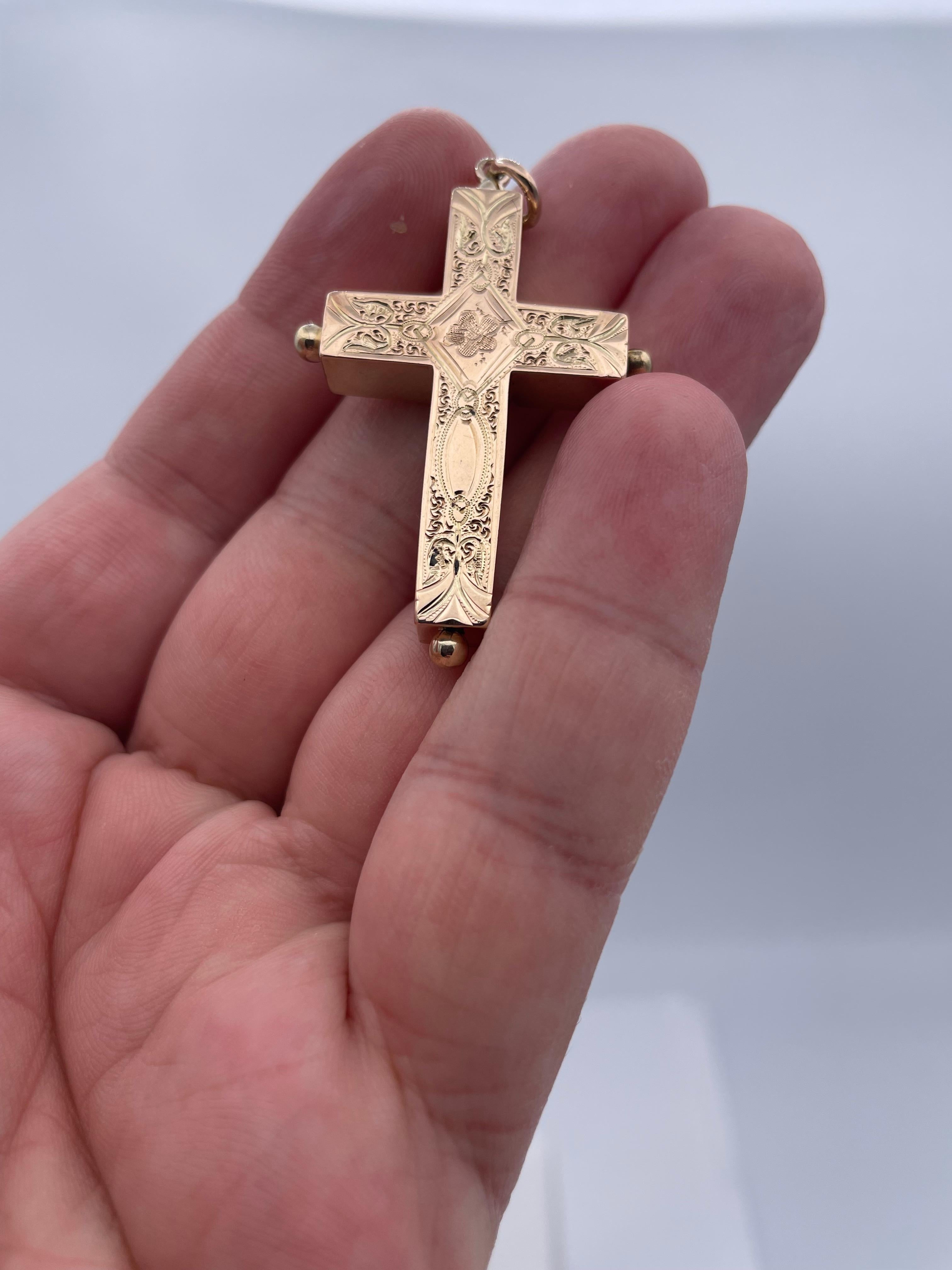 Three-Dimensional Antique Gold Cross In Excellent Condition For Sale In New York, NY