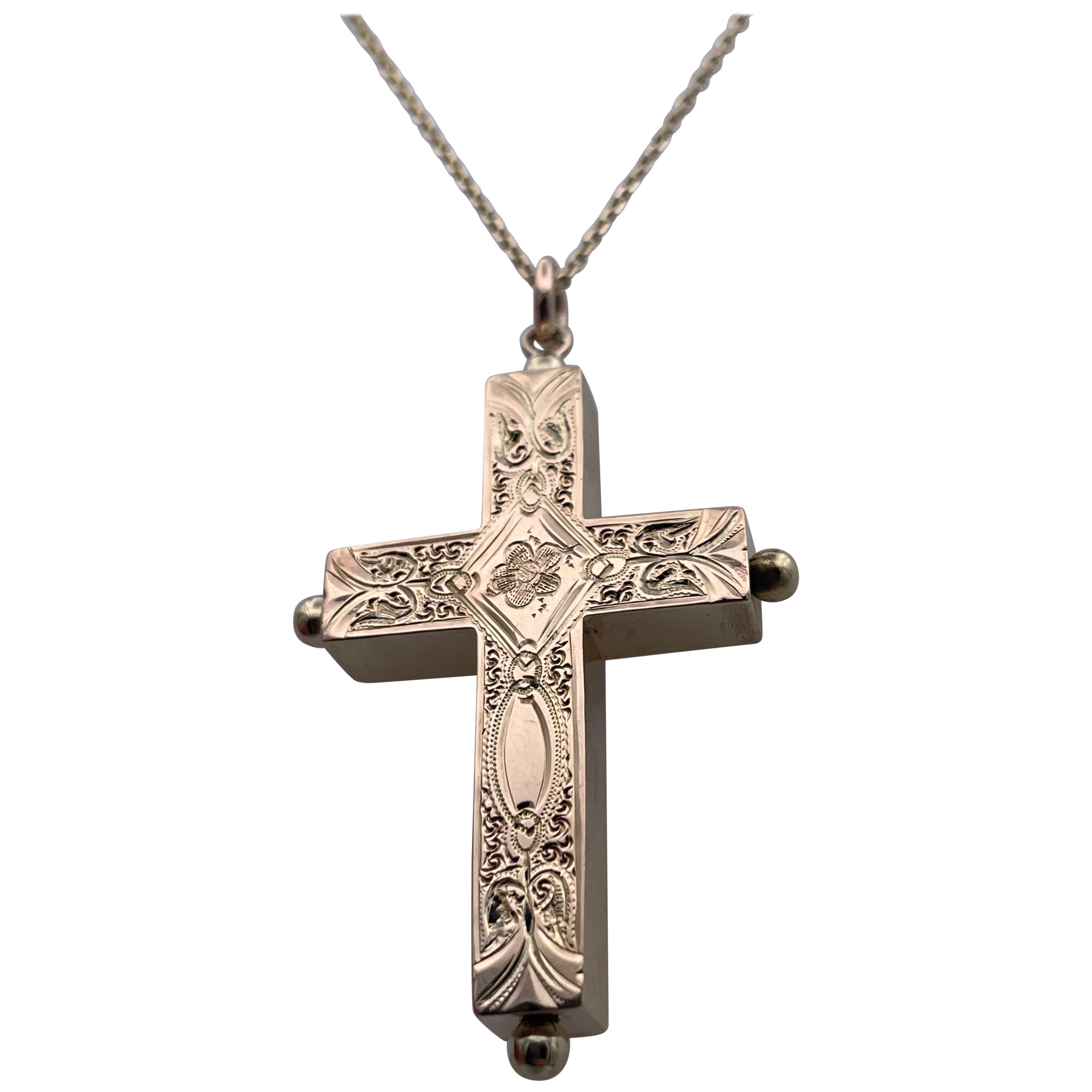 Antikes Goldkreuz mit zweidimensionalem Muster im Angebot