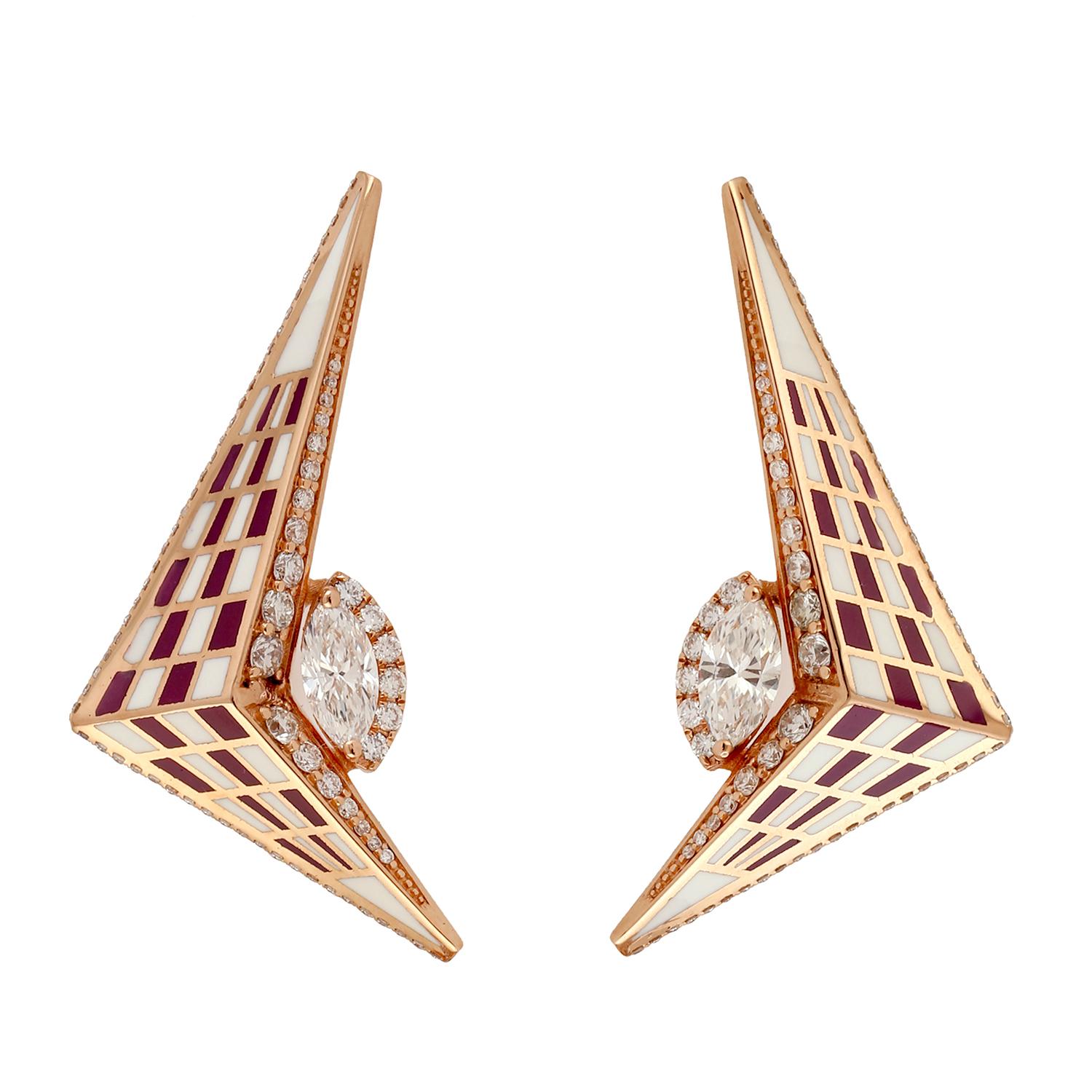 Three Dimensional Arrow Shaped Yellow Gold Earring with Center Marquise Diamond In New Condition For Sale In New York, NY