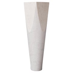 Dreidimensionales Flat Surface White Stone Column Pedestal von Frédéric Saulou