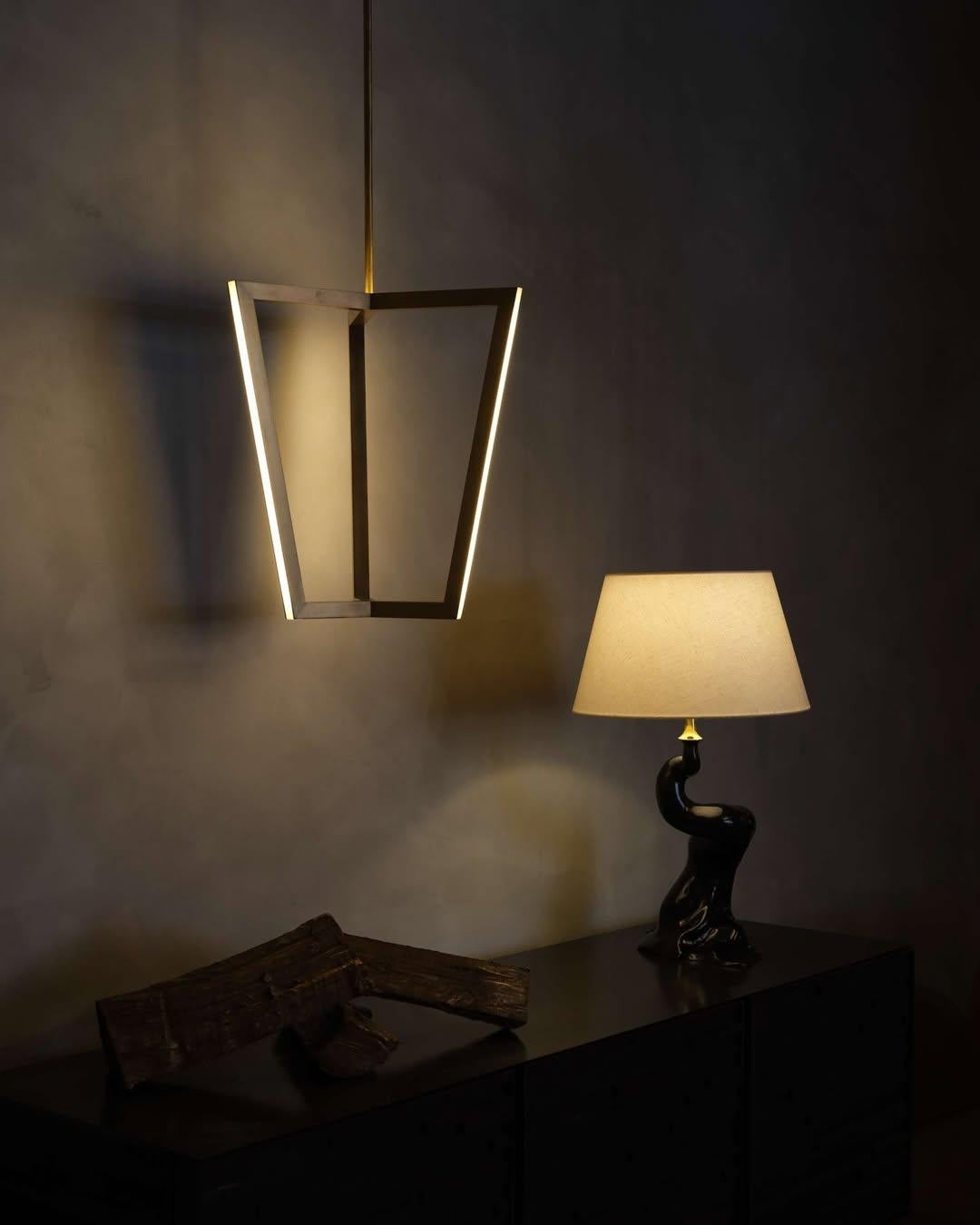 Lampada a sospensione in ottone dorato a forma geometrica tridimensionale di Christopher Boots in vendita 1