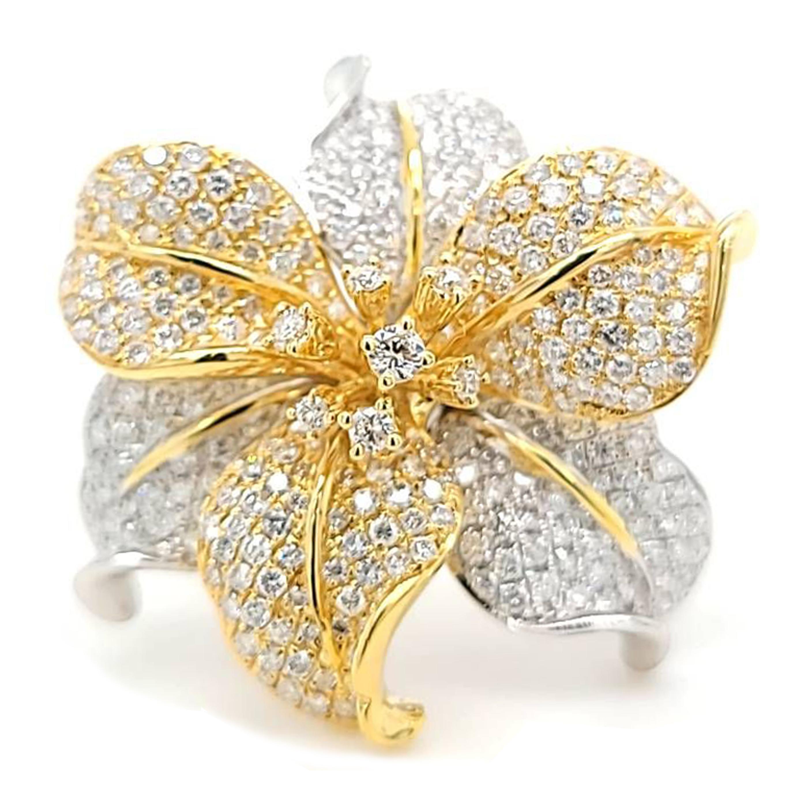 Dreidimensionaler Blumenring mit Pave-Diamanten in zweifarbigem Gold (Rundschliff) im Angebot
