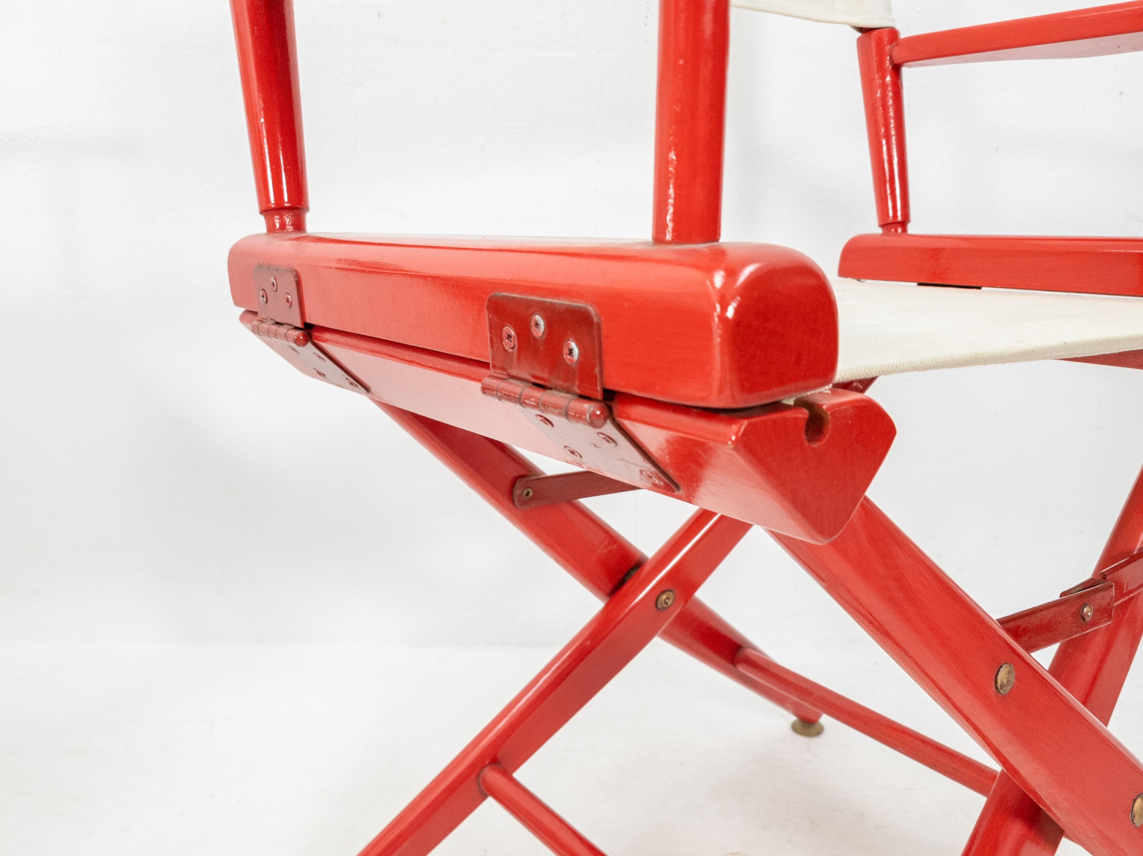 Three fire engine red director folding chairs, with a canvas seat and backrest. Brass details. Solid wood 1960s. Good sturdy chairs.

Good condition.