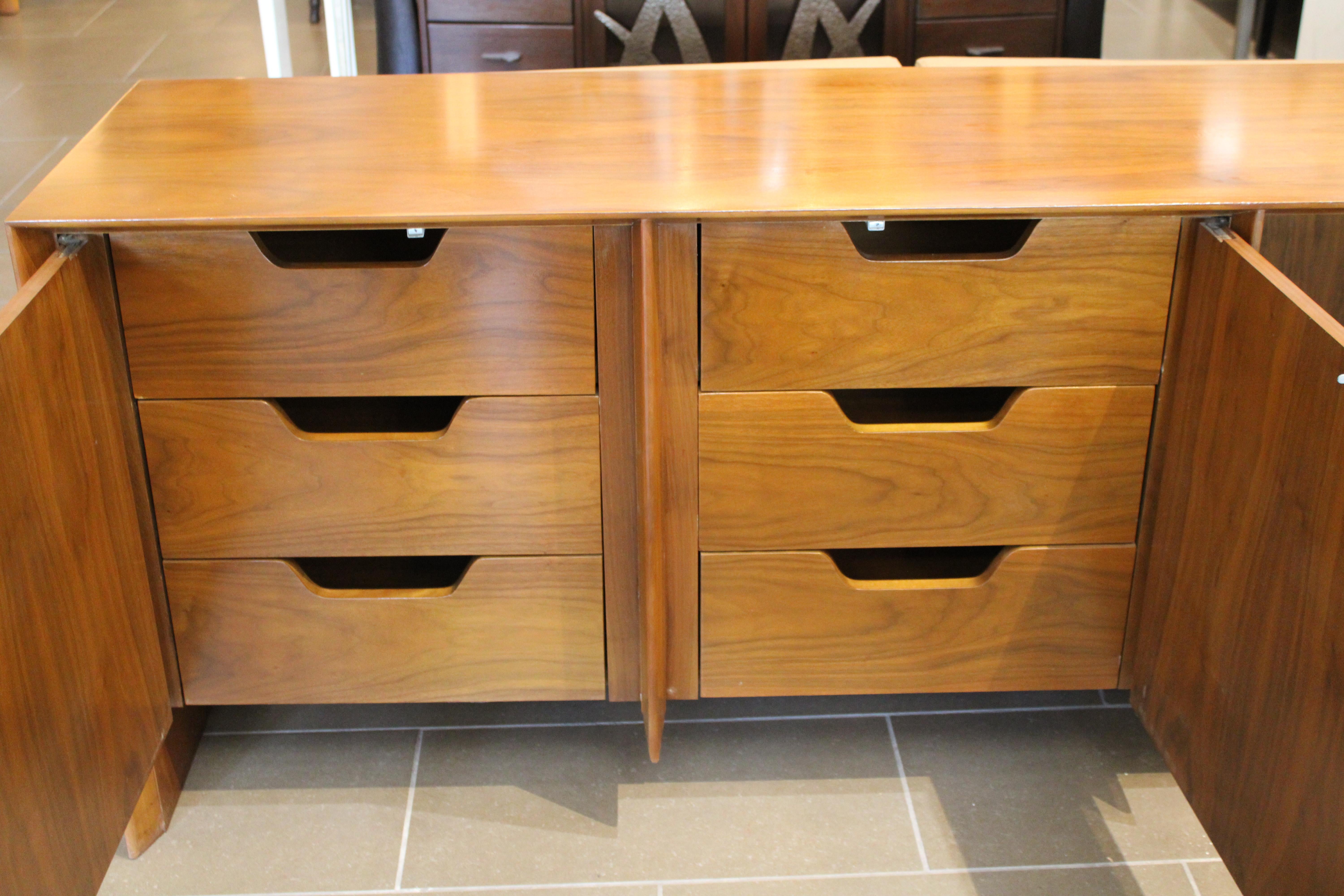 Three Door Cabinet by T.H. Robsjohn-Gibbings for Widdicomb In Good Condition In Palm Springs, CA