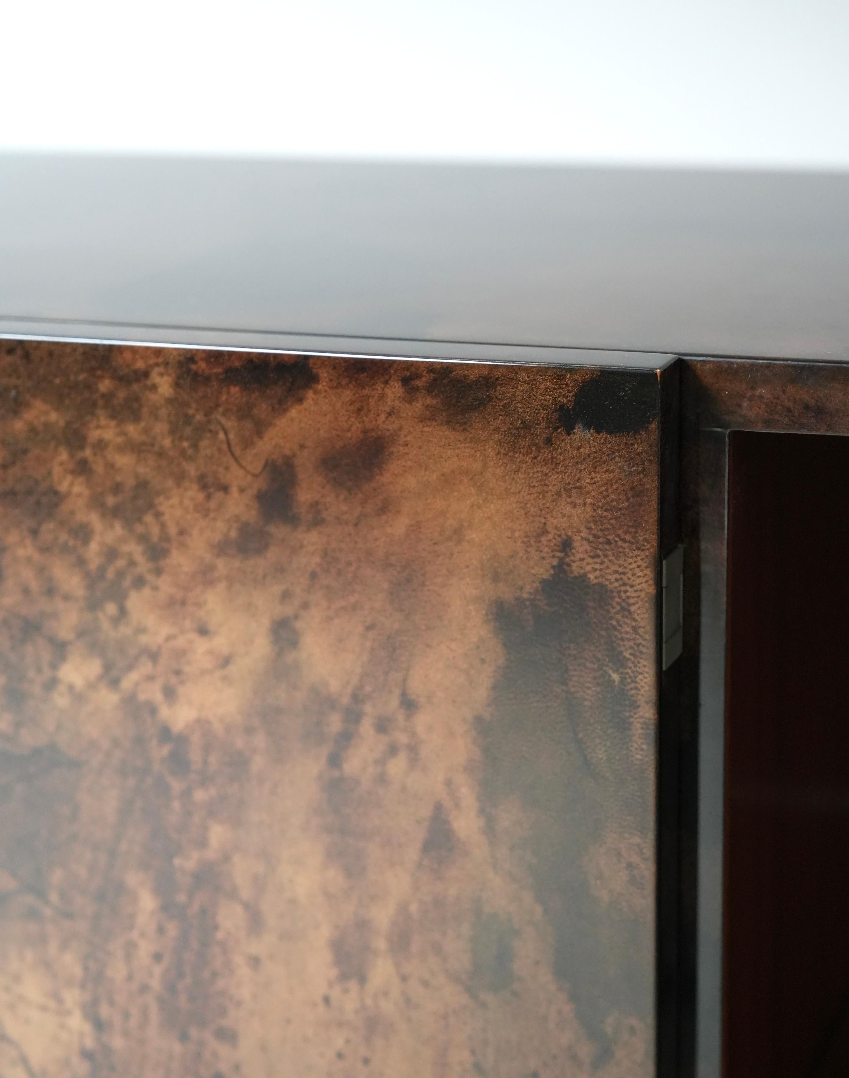 Dreitüriges Sideboard von Aldo Tura aus Ziegenleder, Italien, 1970er Jahre (Italienisch) im Angebot