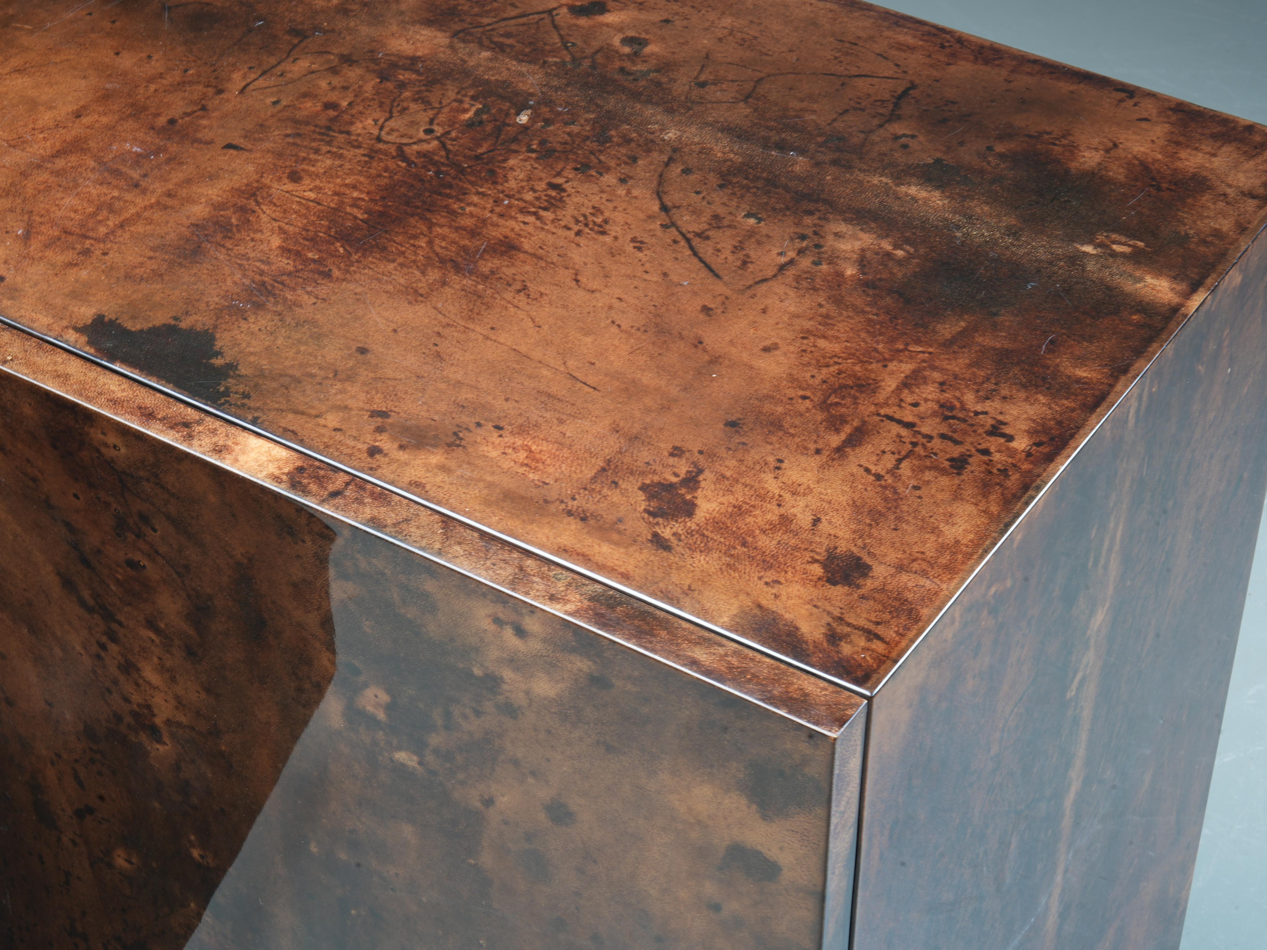 Dreitüriges Sideboard von Aldo Tura aus Ziegenleder, Italien, 1970er Jahre im Angebot 1