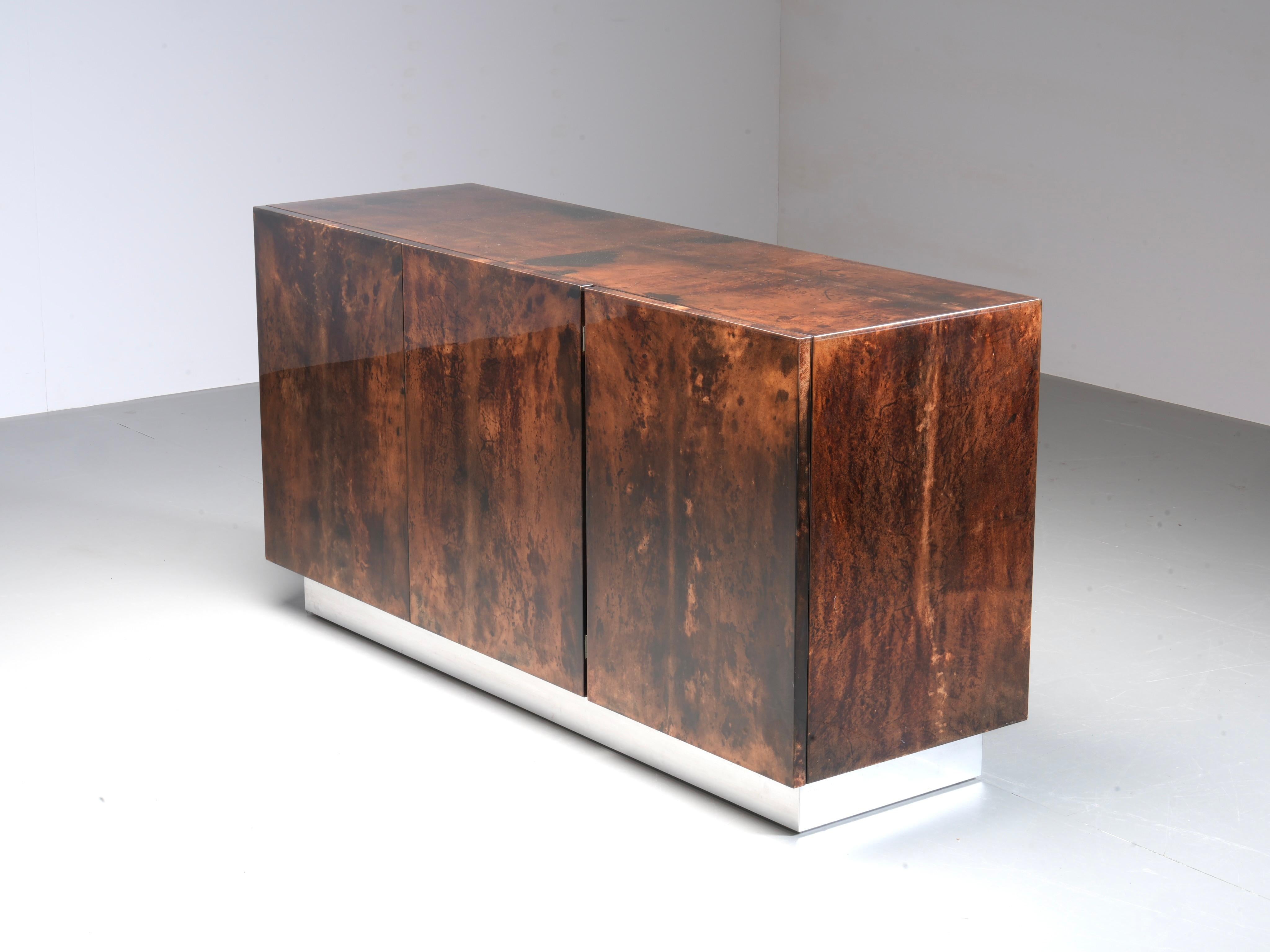 Dreitüriges Sideboard von Aldo Tura aus Ziegenleder, Italien, 1970er Jahre im Angebot 2