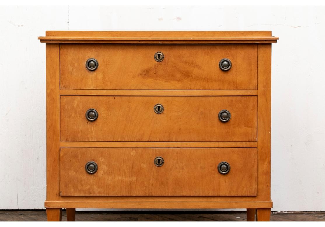 Comò a tre cassetti in stile Biedermeier da restaurare in vendita 1