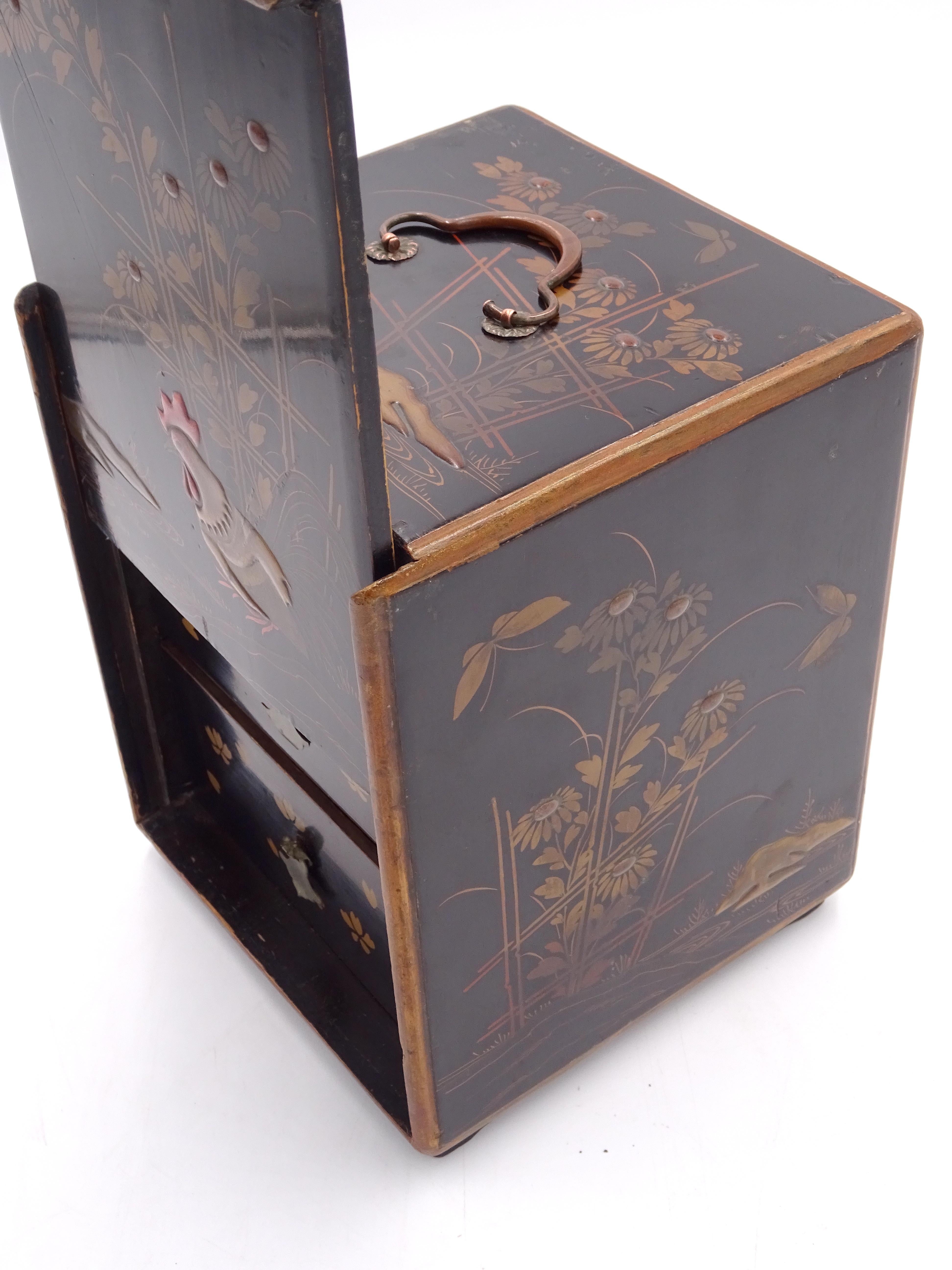 Three-drawer box of Chinese scope, late 19th century with floral decoration For Sale 7