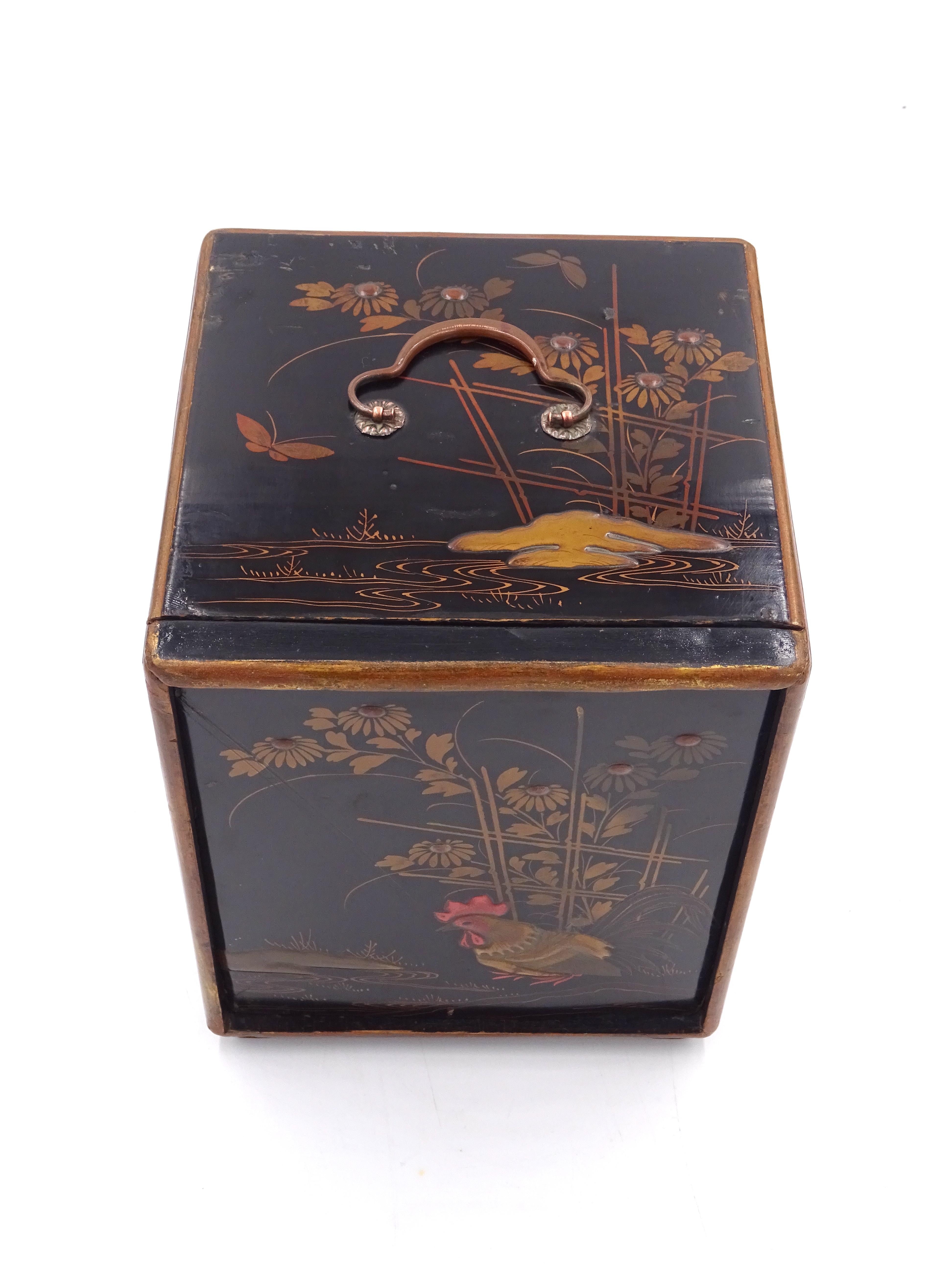 Chinese Export Three-drawer box of Chinese scope, late 19th century with floral decoration For Sale