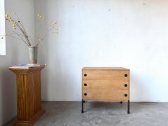 Cassettone a tre cassetti del programma Minvielle, prodotto da ARP