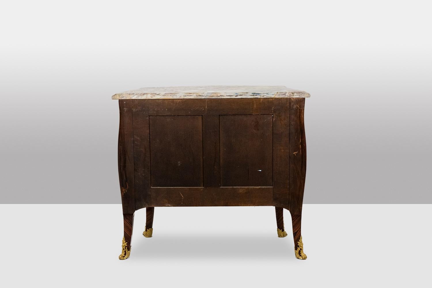 Three-drawer chest in veneered wood with marble top. Circa 1900. 8