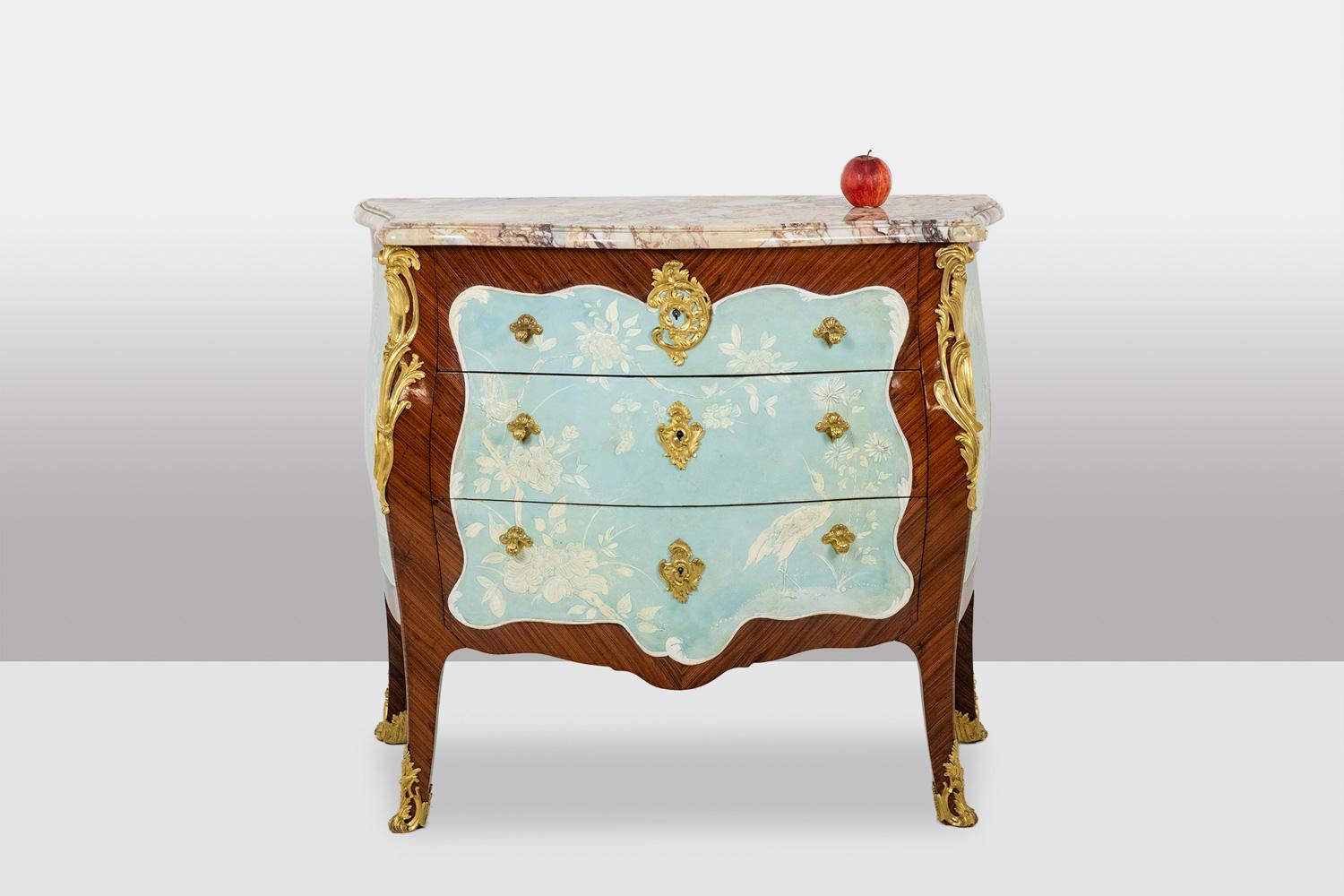 Tomb-shaped chest of drawers, opening to reveal three drawers without crossbars, made of rosewood and violet wood veneer and decorated with gilded bronze. Painted decoration featuring flowering branches and birds in cartouches. Cherry marble