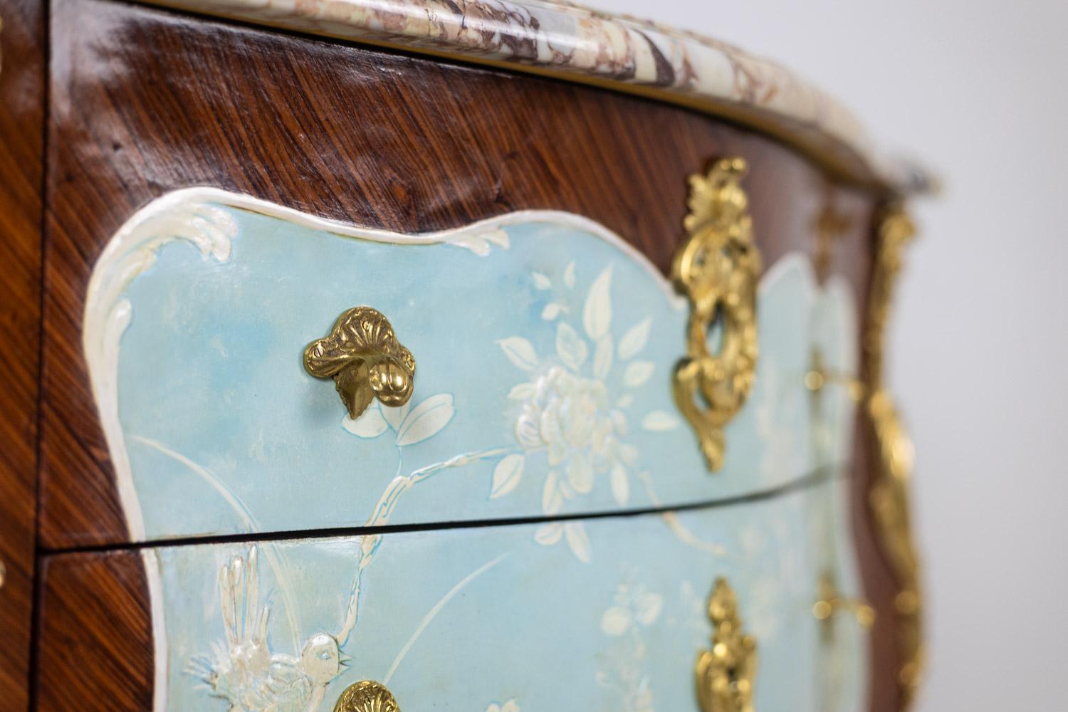 Three-drawer chest in veneered wood with marble top. Circa 1900. 1