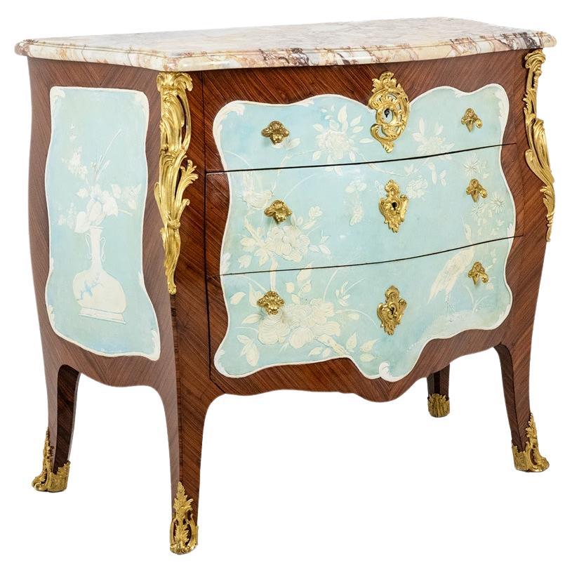 Three-drawer chest in veneered wood with marble top. Circa 1900.