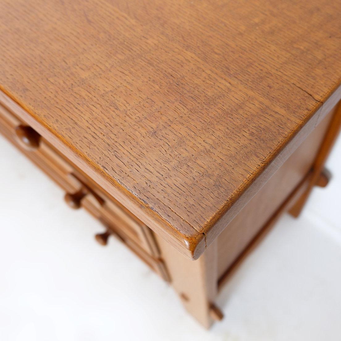 Legno Cassettiera a tre cassetti in stile Guillerme e Chambron - anni '60 in vendita