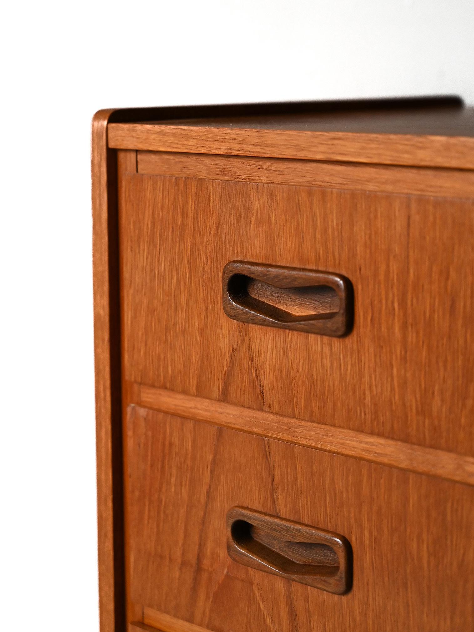 Mid-20th Century Three-drawer chest of drawers with wooden handles For Sale