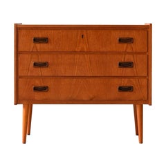 Three-drawer chest of drawers with wooden handles