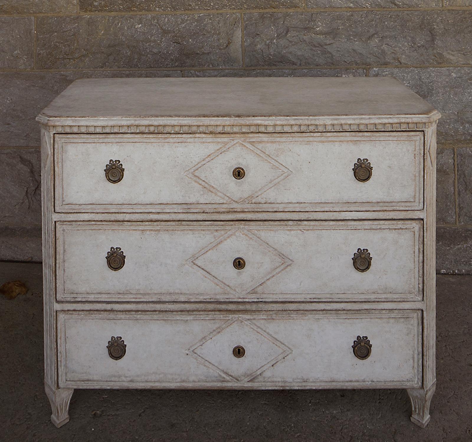 Chest of drawers, Sweden circa 1880, in the Gustavian style. Shaped top with dentil molding on the front and sides. Canted corner posts with applied lozenges above vertical reeding and terminating in tapering square feet. The drawer fronts have