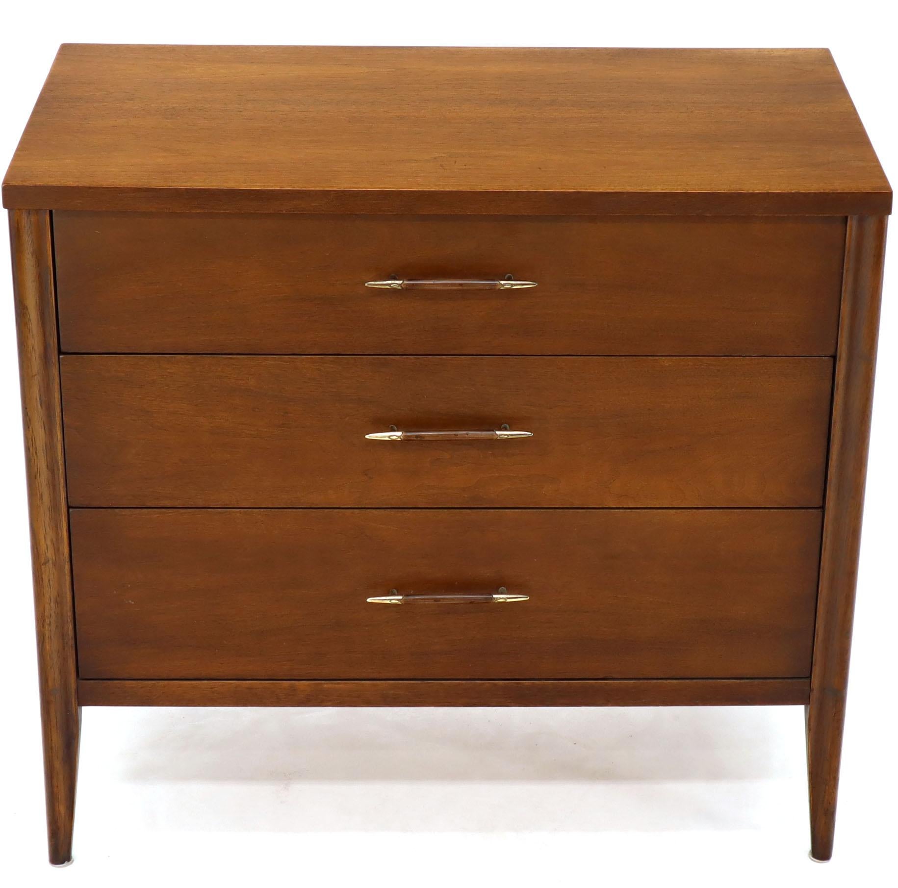 bachelor chest modern