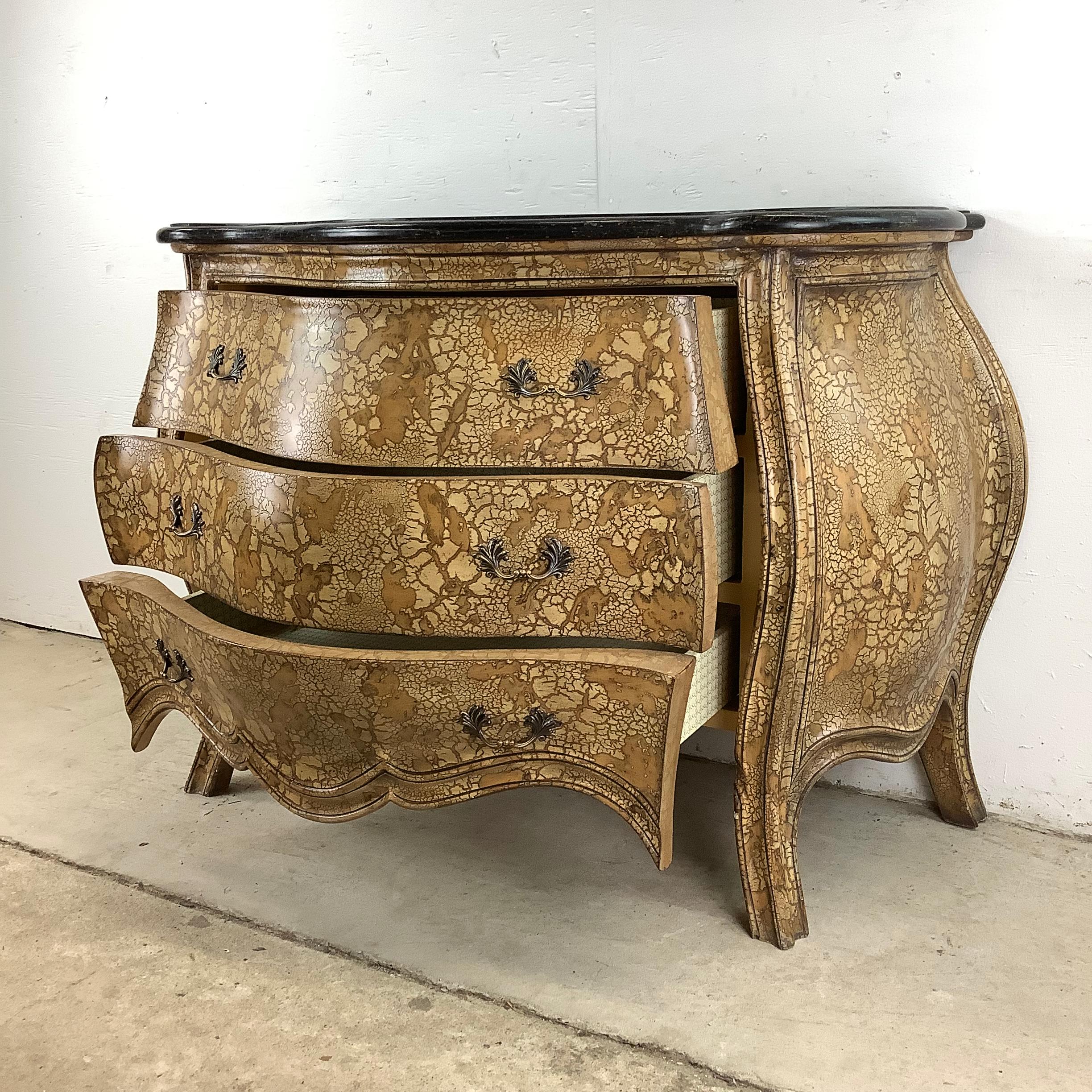 Cassettone moderno rococò Bombay a tre cassetti con piano in marmo in vendita 2