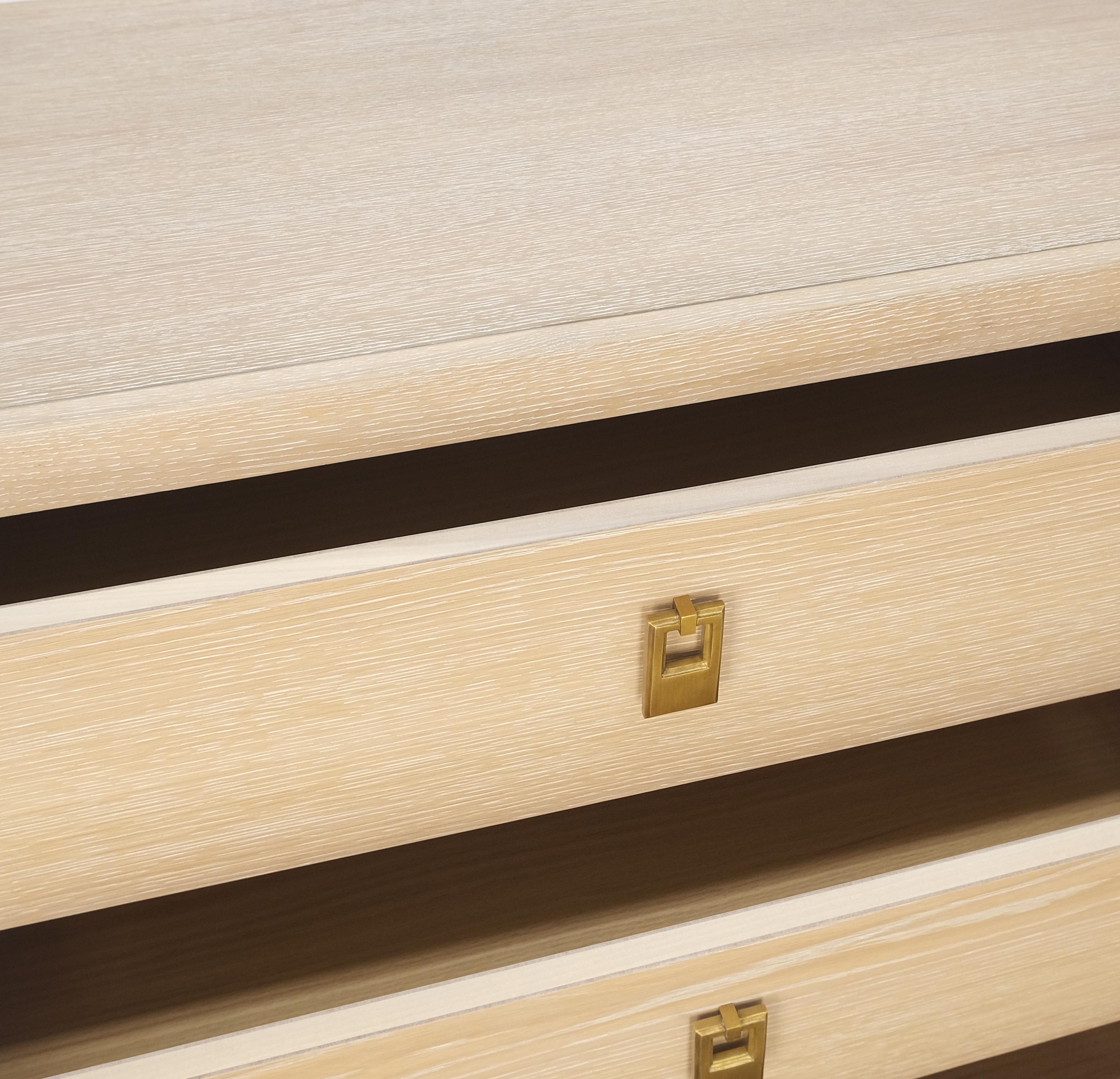 Tre cassetti con ganci in ottone Hardware Oak cerato Cassettiera per scapoli MINT! in vendita 1