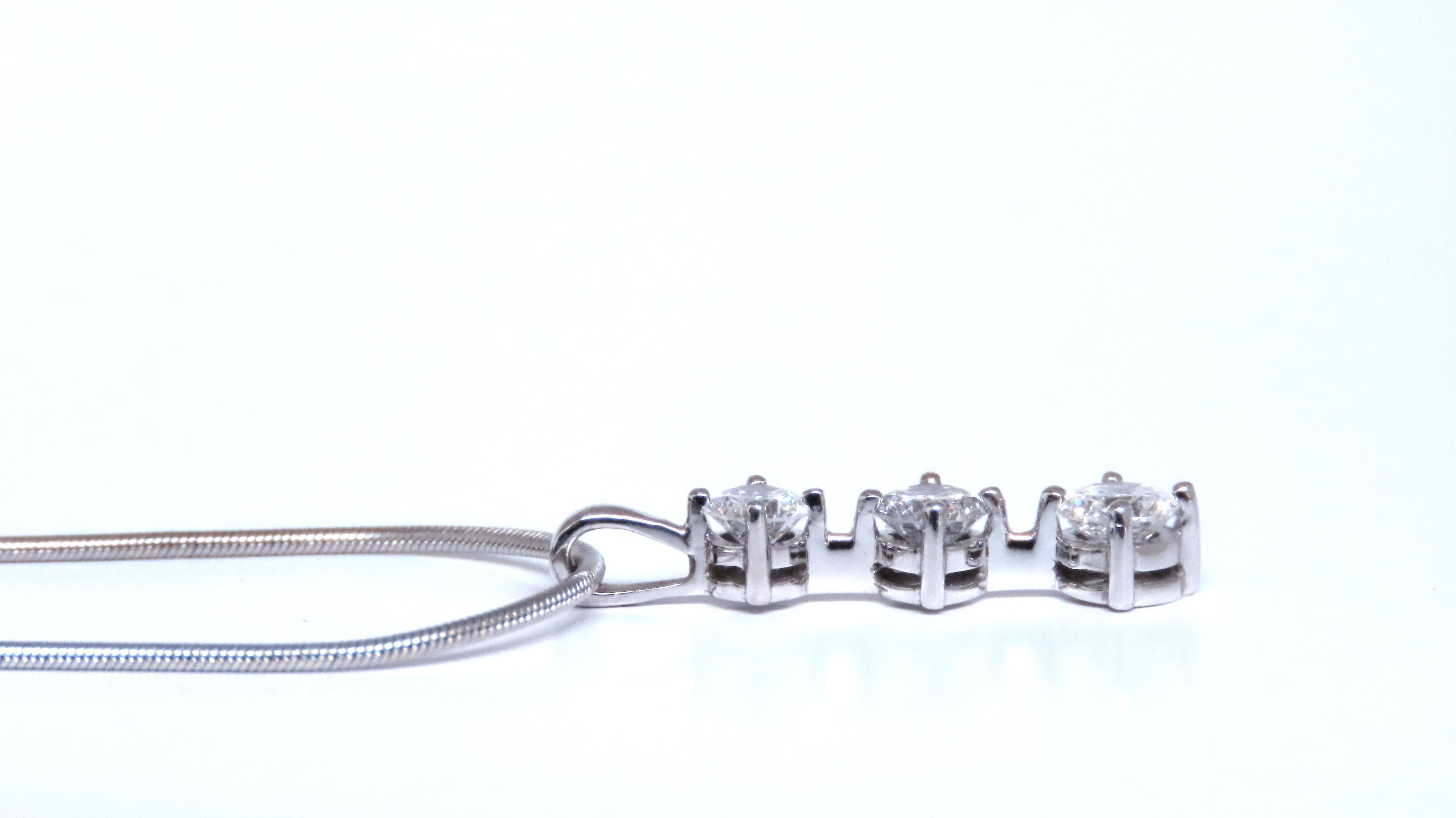 Round Cut Three Drop Natural Diamonds Pendant Necklace 14kt 12517 For Sale