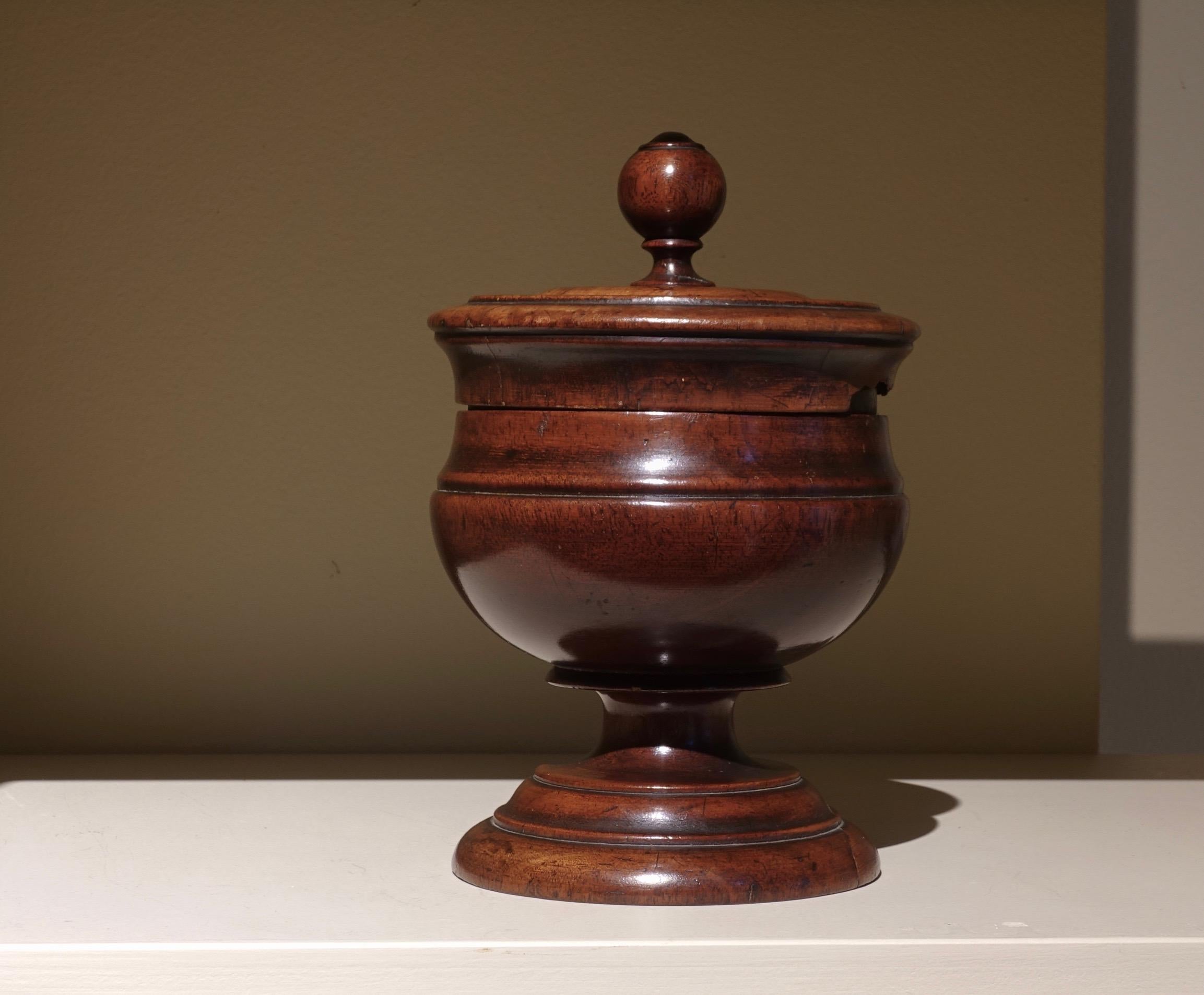 Carved Three Dutch Tobacco Jar Hollande - 19th century For Sale