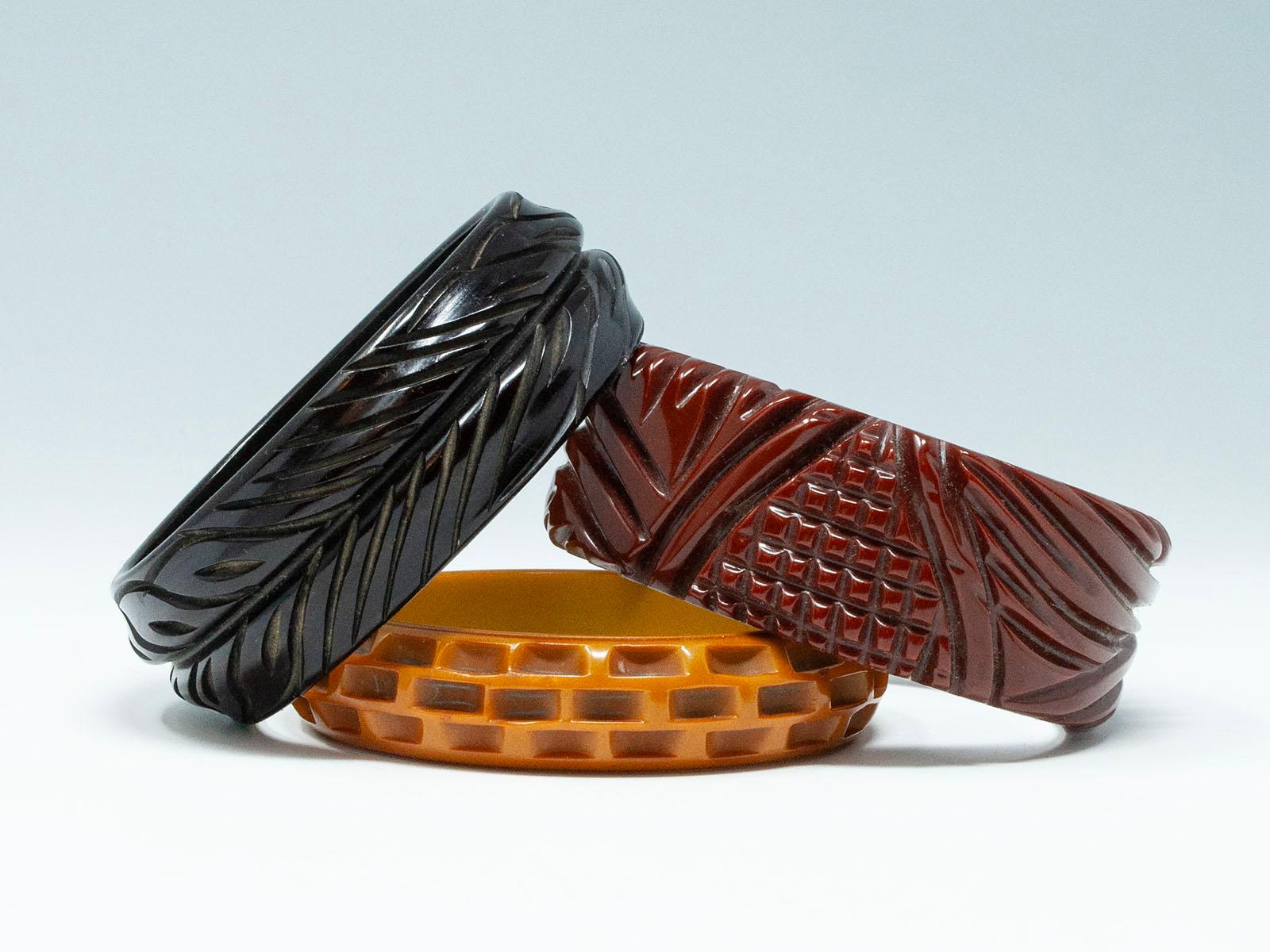 Tres pulseras de baquelita de principios a mediados del siglo XX Contemporáneo en venta