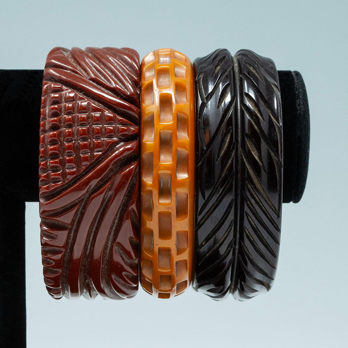 Tres pulseras de baquelita de principios a mediados del siglo XX en Bueno estado para la venta en Point Richmond, CA
