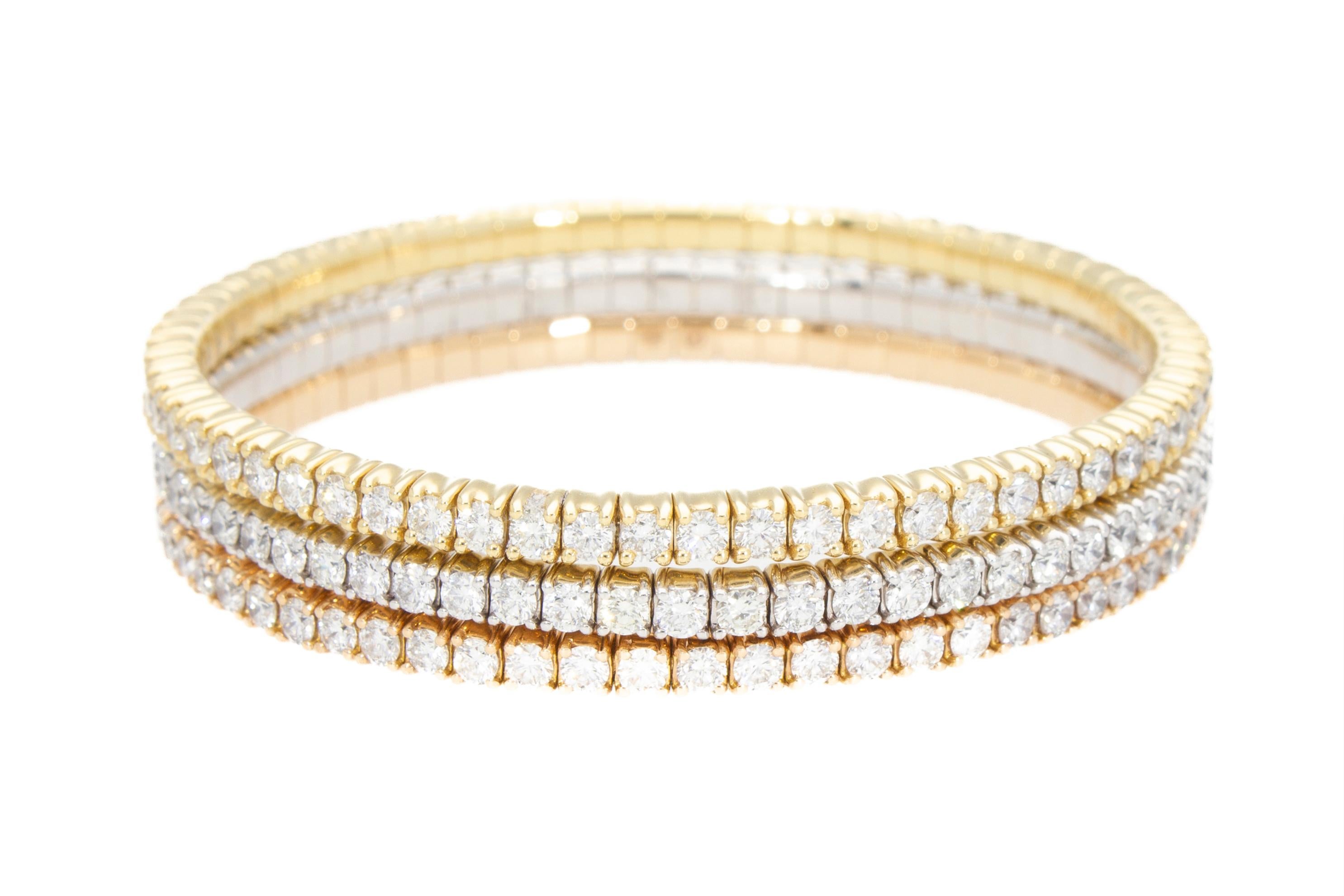 Trois bracelets de tennis élastiques, 12,51 carats de diamants, tricolores 18 carats Fabriquée en Italie en vente 12