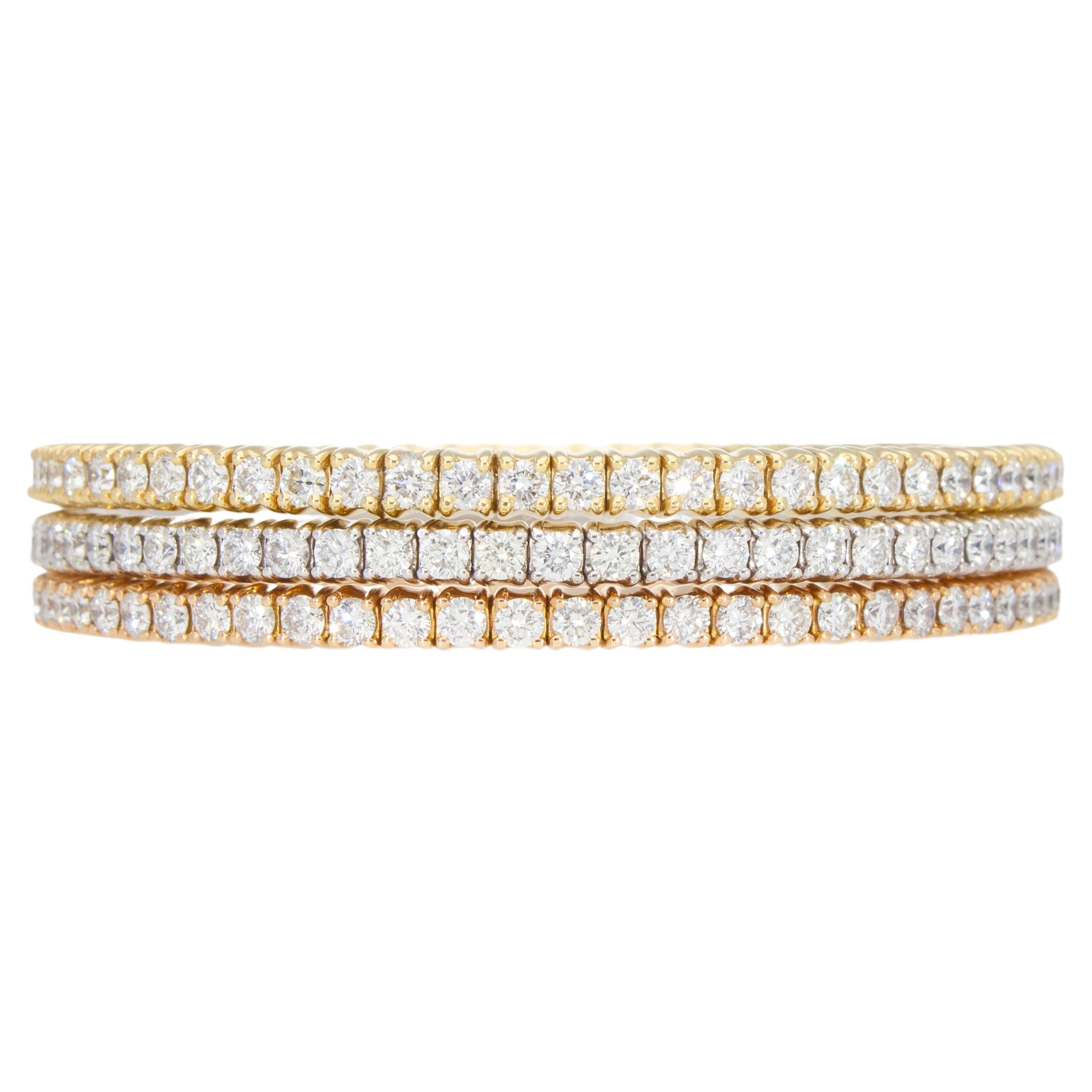 Taille brillant Trois bracelets de tennis élastiques, 12,51 carats de diamants, tricolores 18 carats Fabriquée en Italie en vente