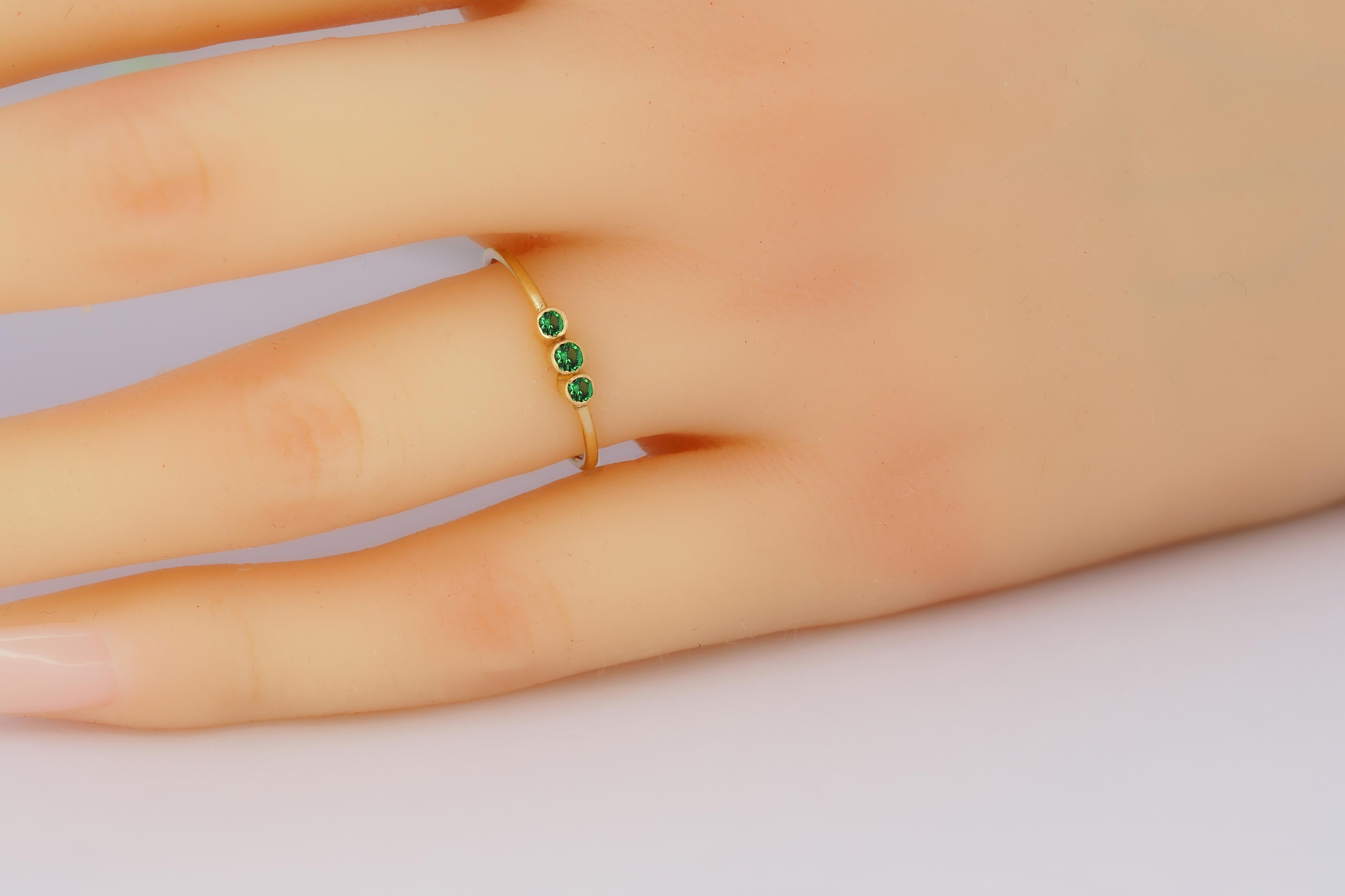 in vendita:  Anello con tre smeraldi in oro 14k 5