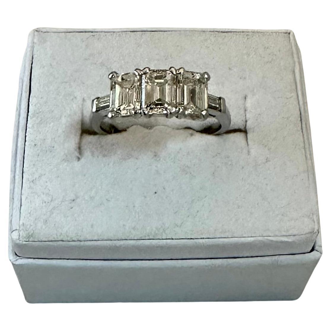 Three Emerald Cut Diamond/Platinum Ring For Sale