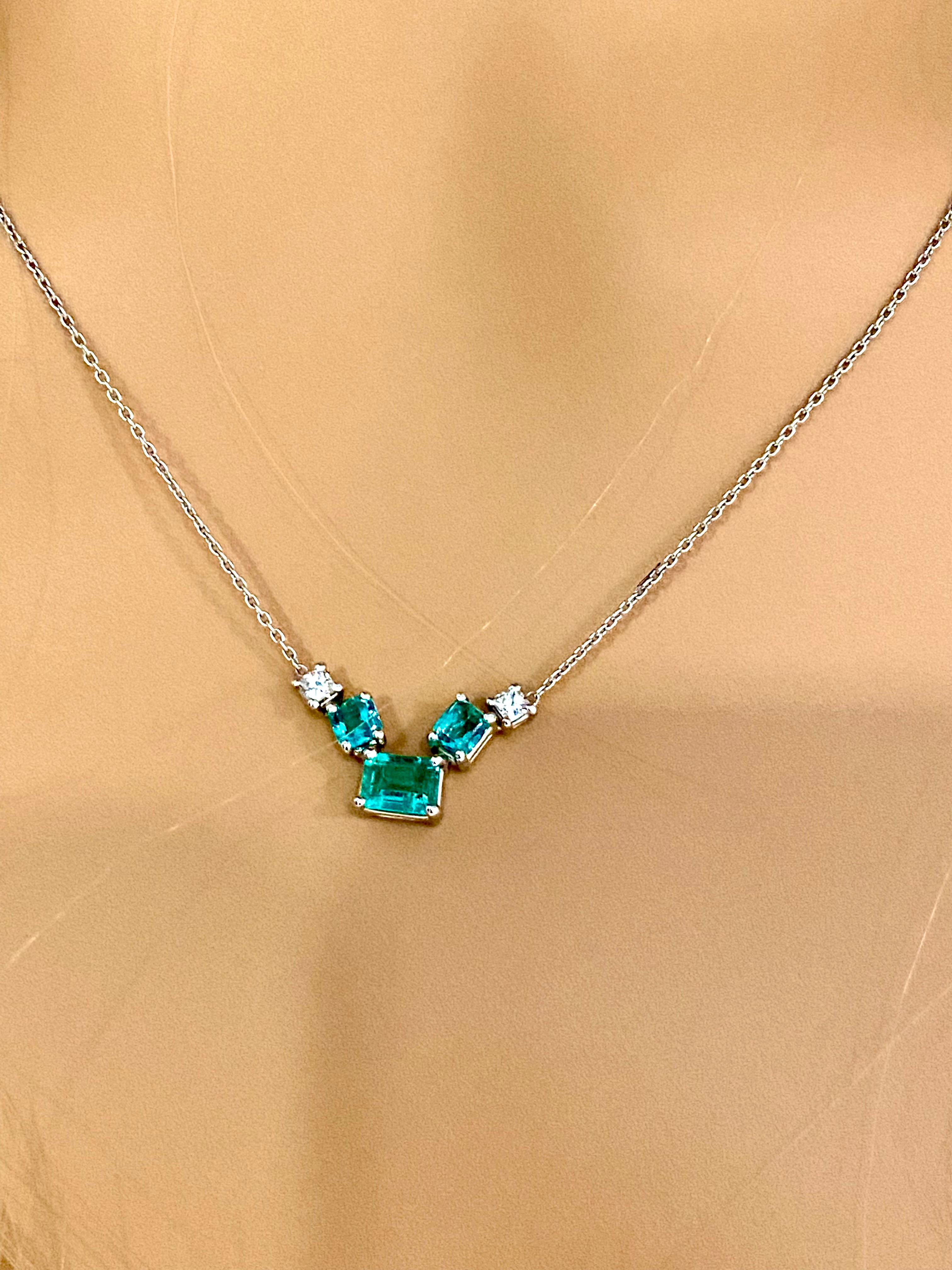 Contemporary Three Emerald Shaped Emeralds Two Princess Diamonds Gold Drop Pendant Necklace