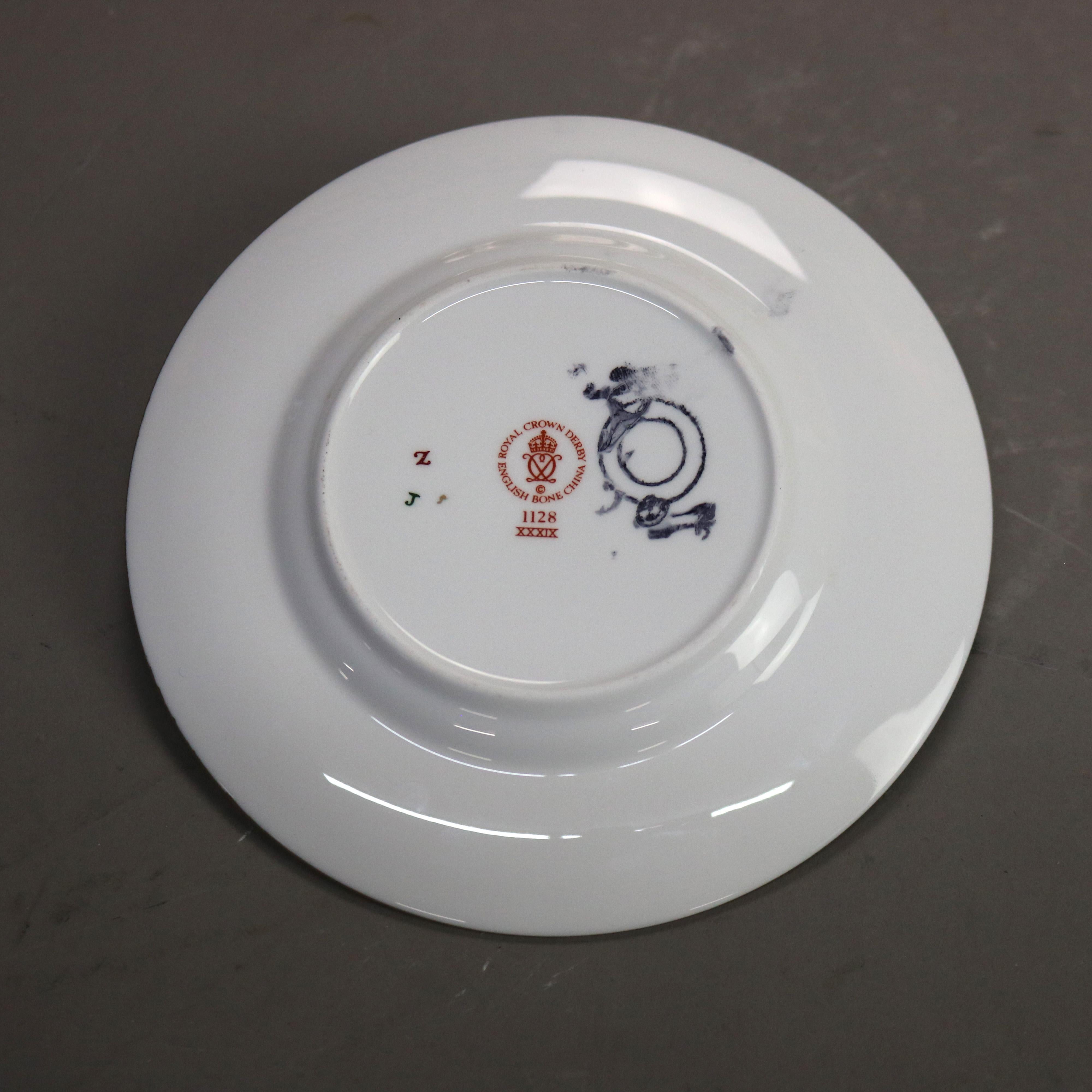 Three English Royal Crown Derby Old Imari Bone China Gilt Plates with Seal 20thC In Good Condition In Big Flats, NY
