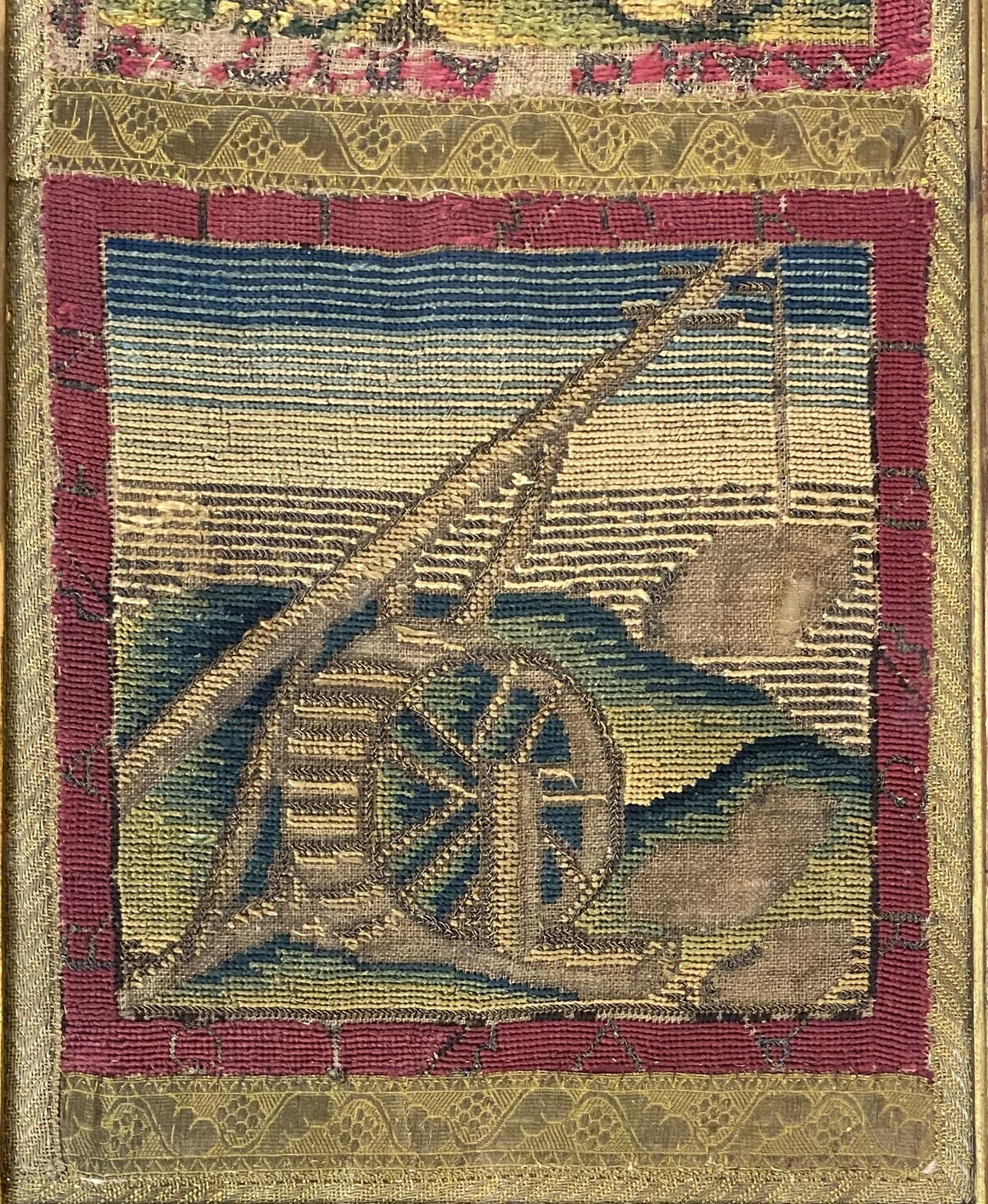 Tres paneles de punto de tienda ingleses/escoceses en marco de madera dorada hacia 1570 en Bastante bueno estado para la venta en Milford, NH