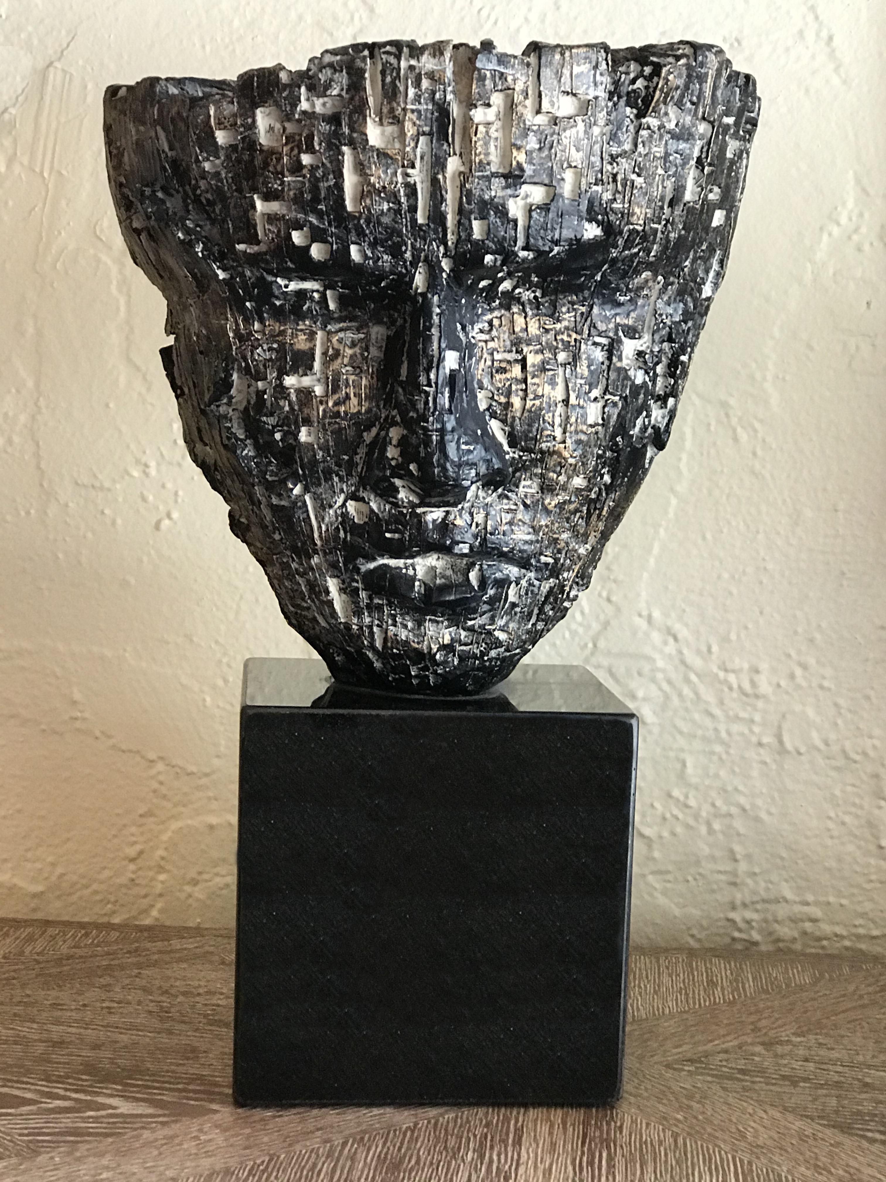 Interesting and unusual sculpture of a 3 faces made of resin and resting on a black marble base. 
Dimensions of the base: 7.8