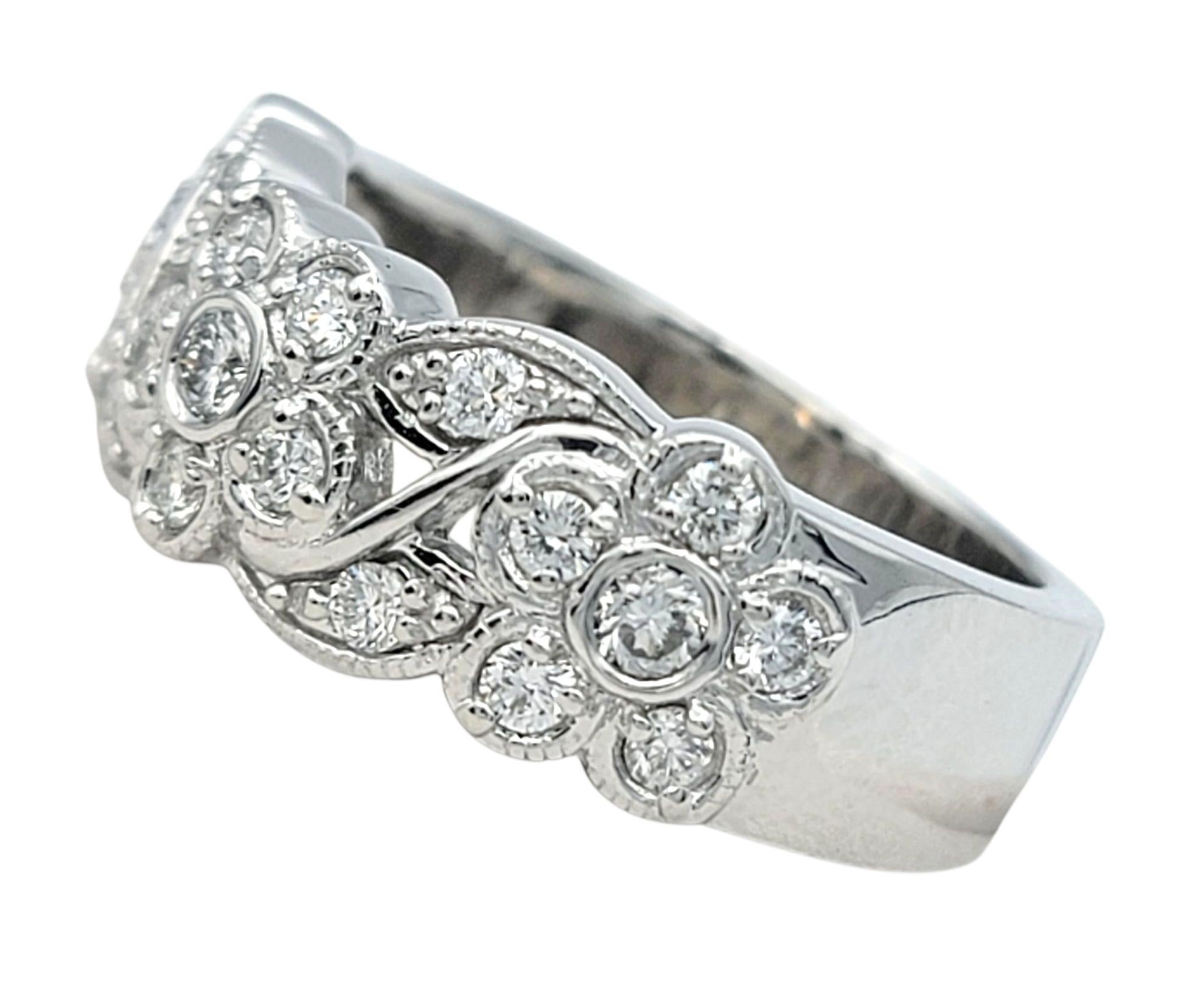 Contemporain Three Flower Motif Round Brilliant Diamond Band Ring in 14 Karat White Gold en vente