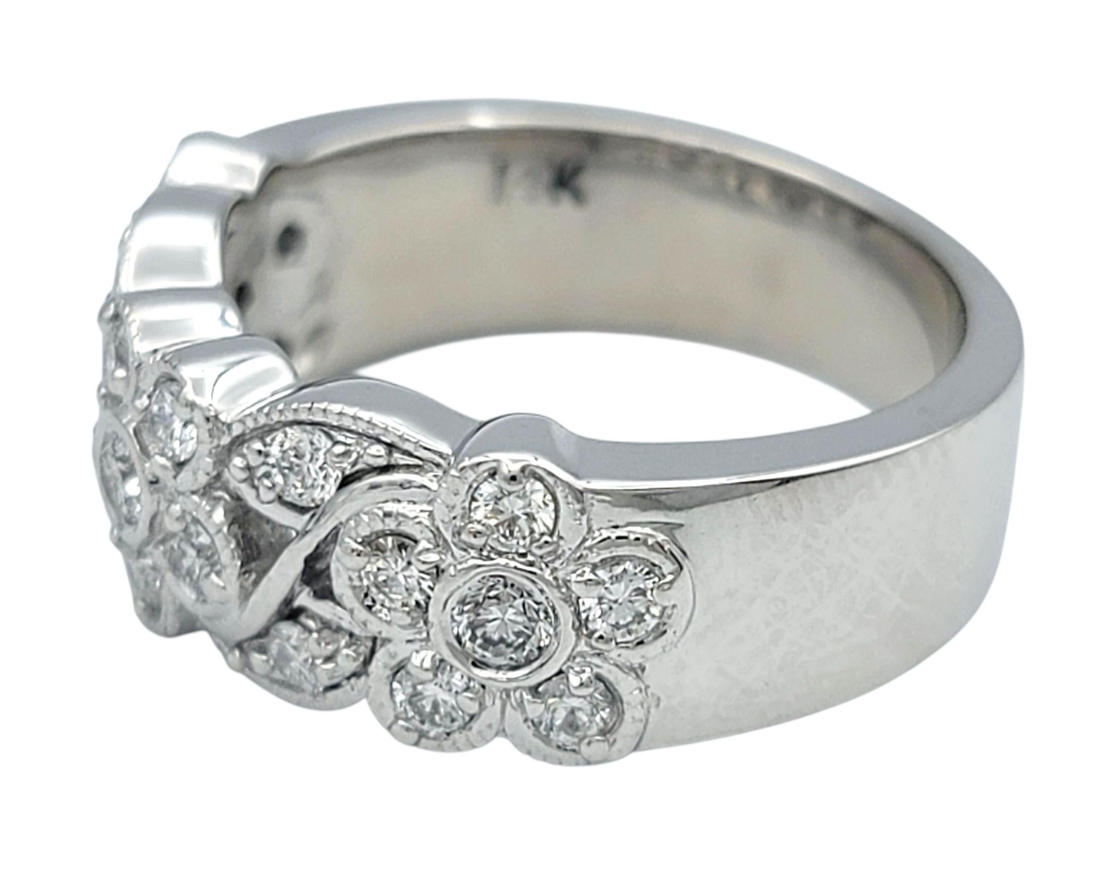Three Flower Motif Round Brilliant Diamond Band Ring in 14 Karat White Gold Bon état - En vente à Scottsdale, AZ