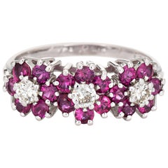 Bague à trois fleurs vintage en or blanc 14 carats avec diamants et rubis (années 1970)