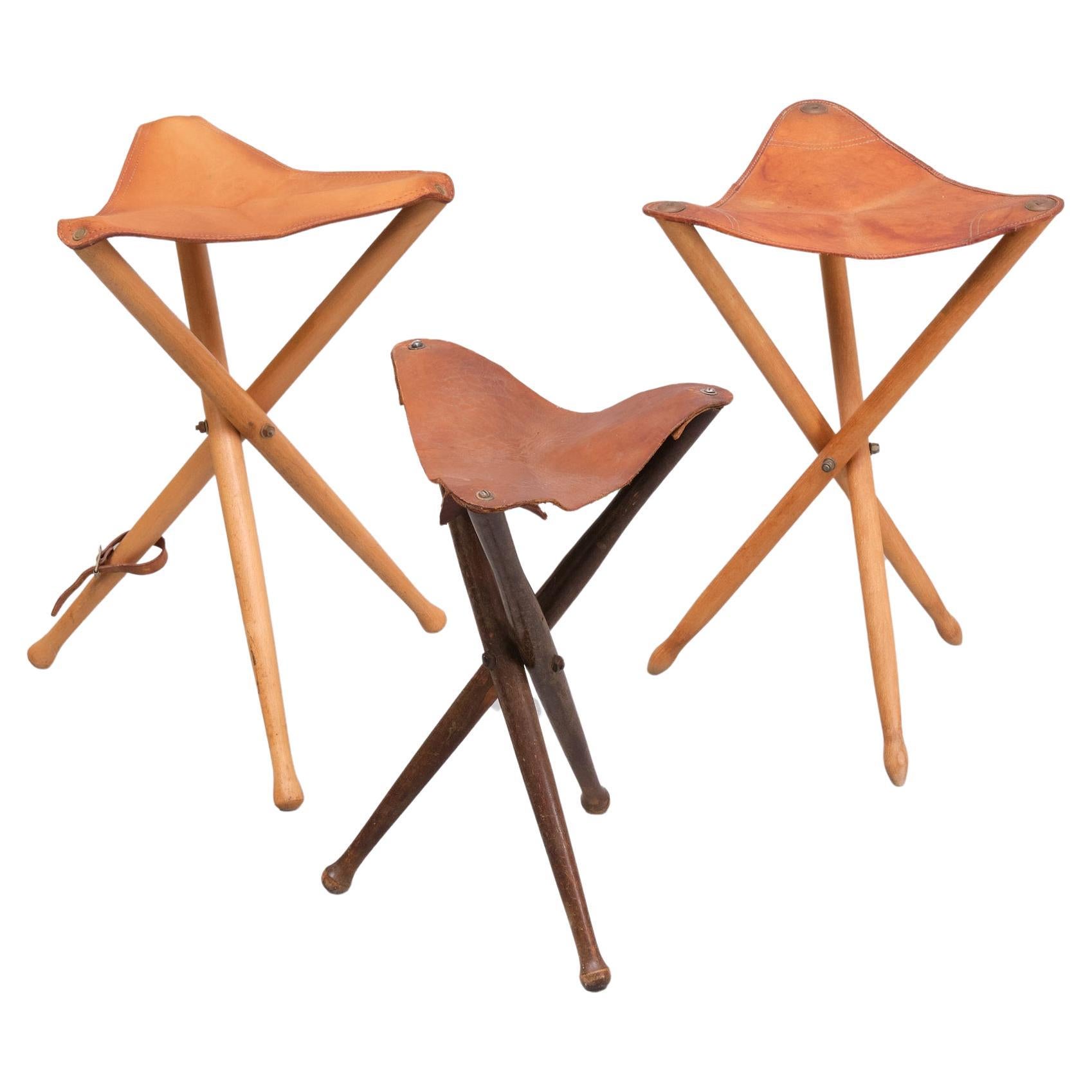 Three folding hunting chairs Leather seats 1960s  For Sale