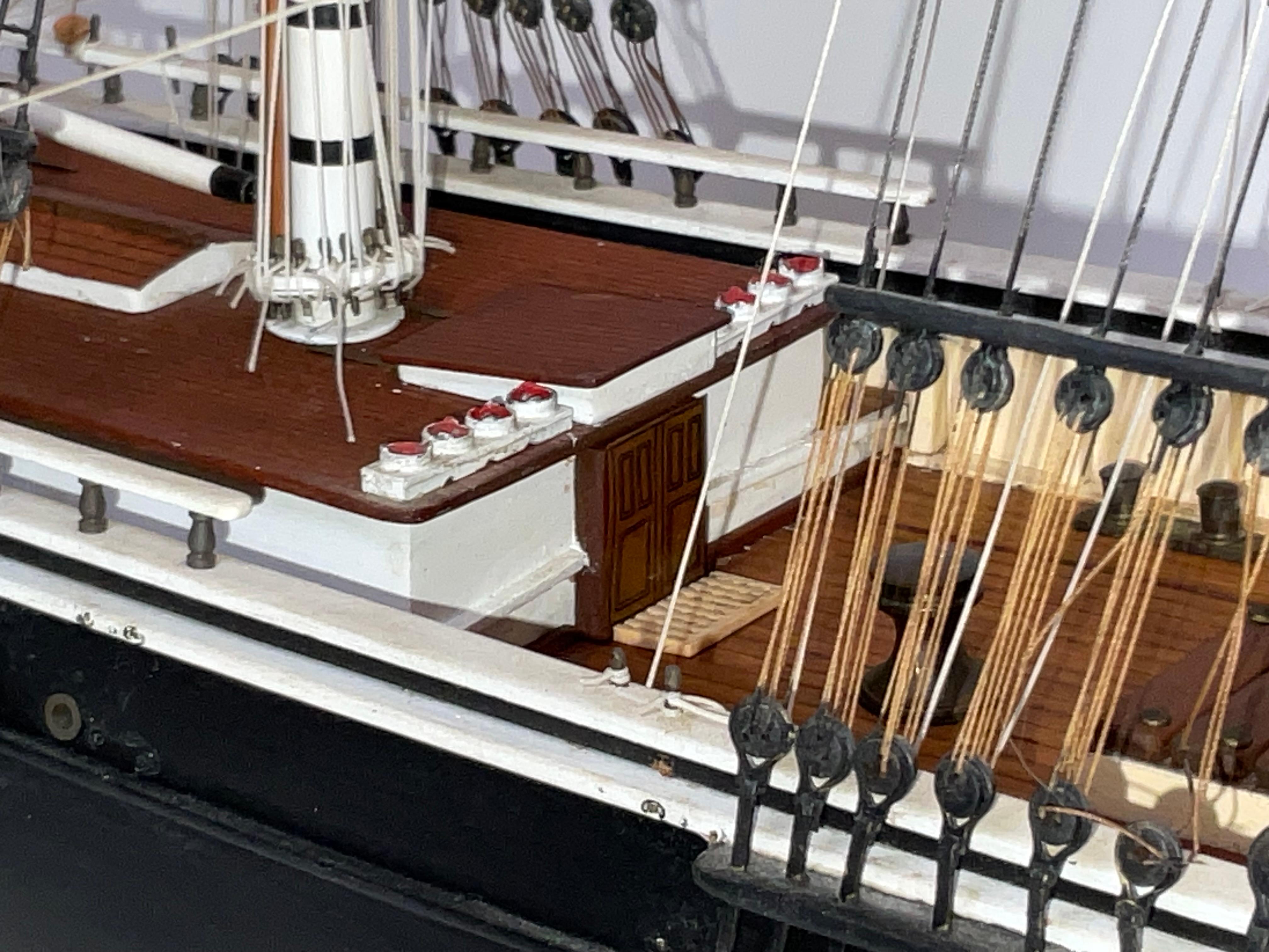 Modèle de bateau clipper à trois pieds du poisson volant en vente 7