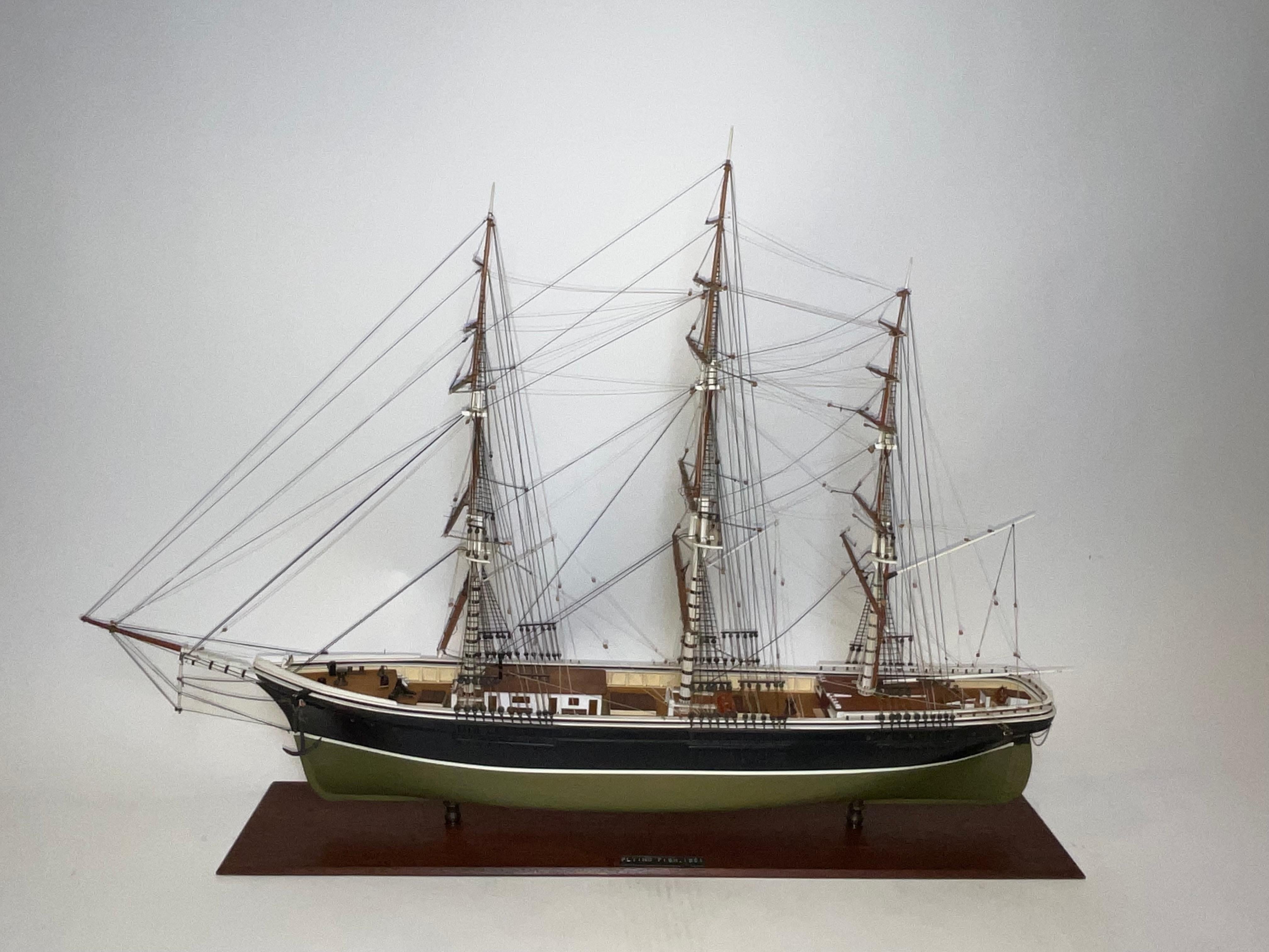 Modèle de bateau clipper à trois pieds du poisson volant en vente 11