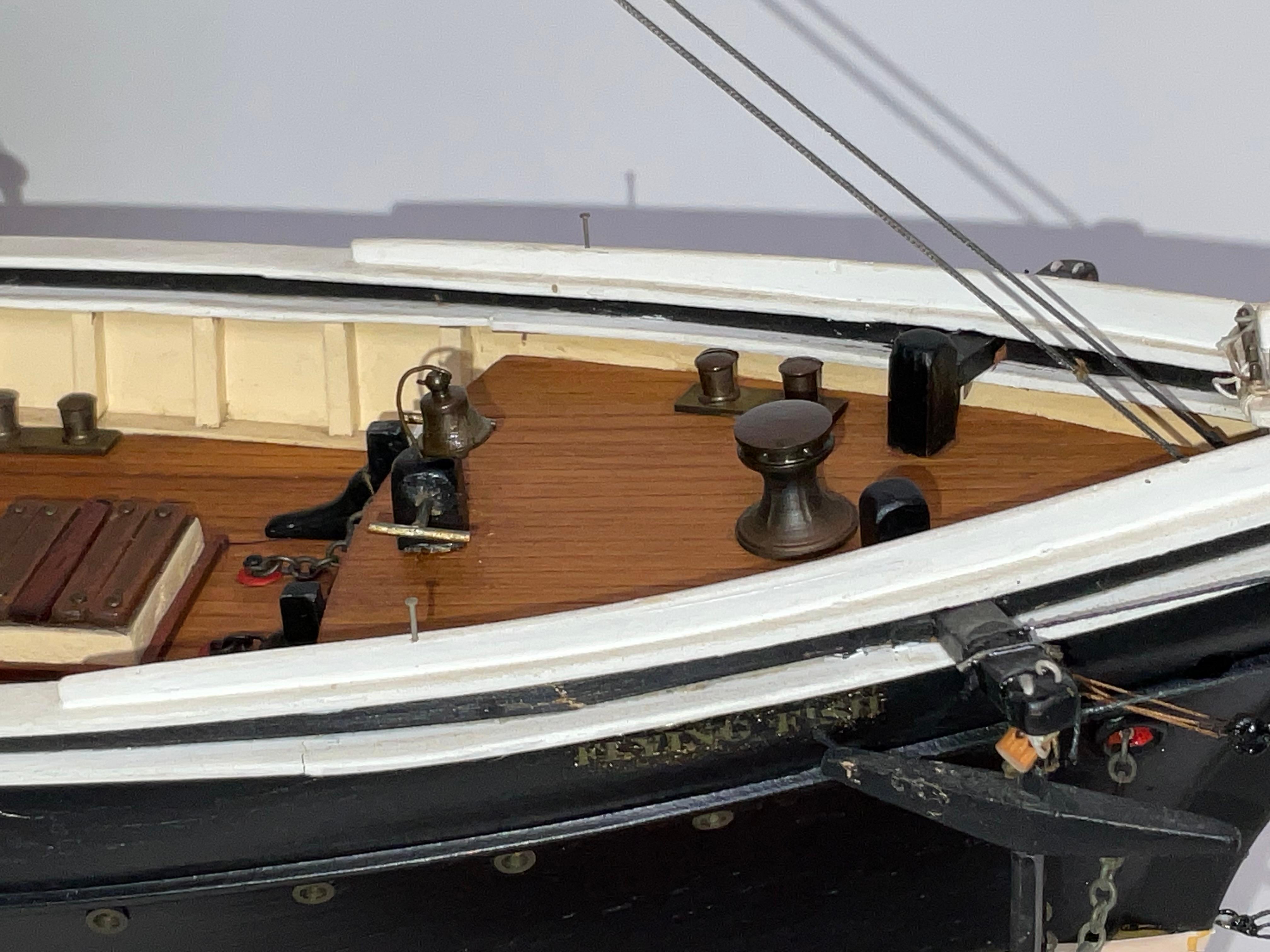 Bois Modèle de bateau clipper à trois pieds du poisson volant en vente
