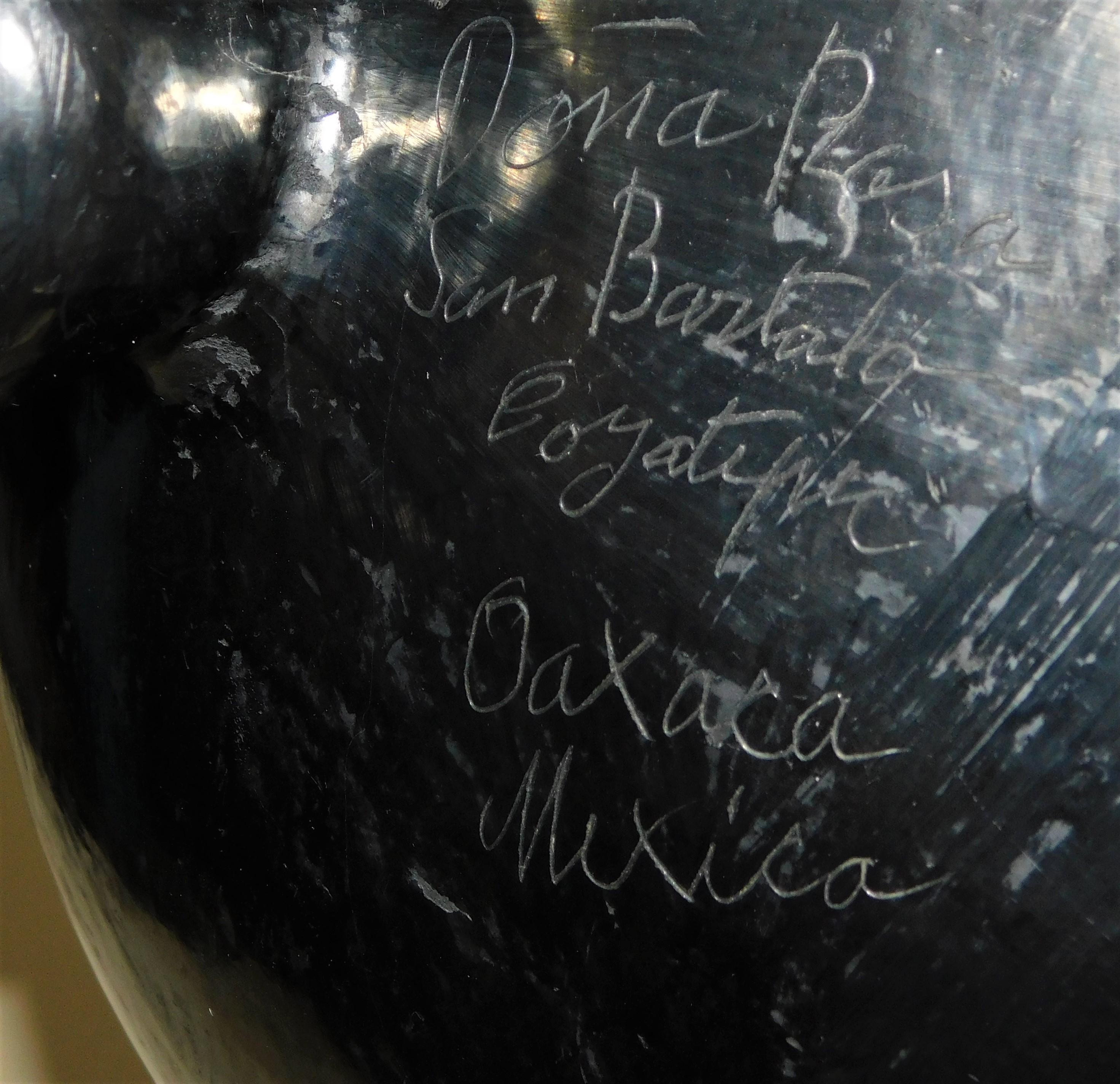 Three Footed Oaxaca Mexico Large Black Art Pottery Vase Signed Dona Rosa In Good Condition In Hamilton, Ontario
