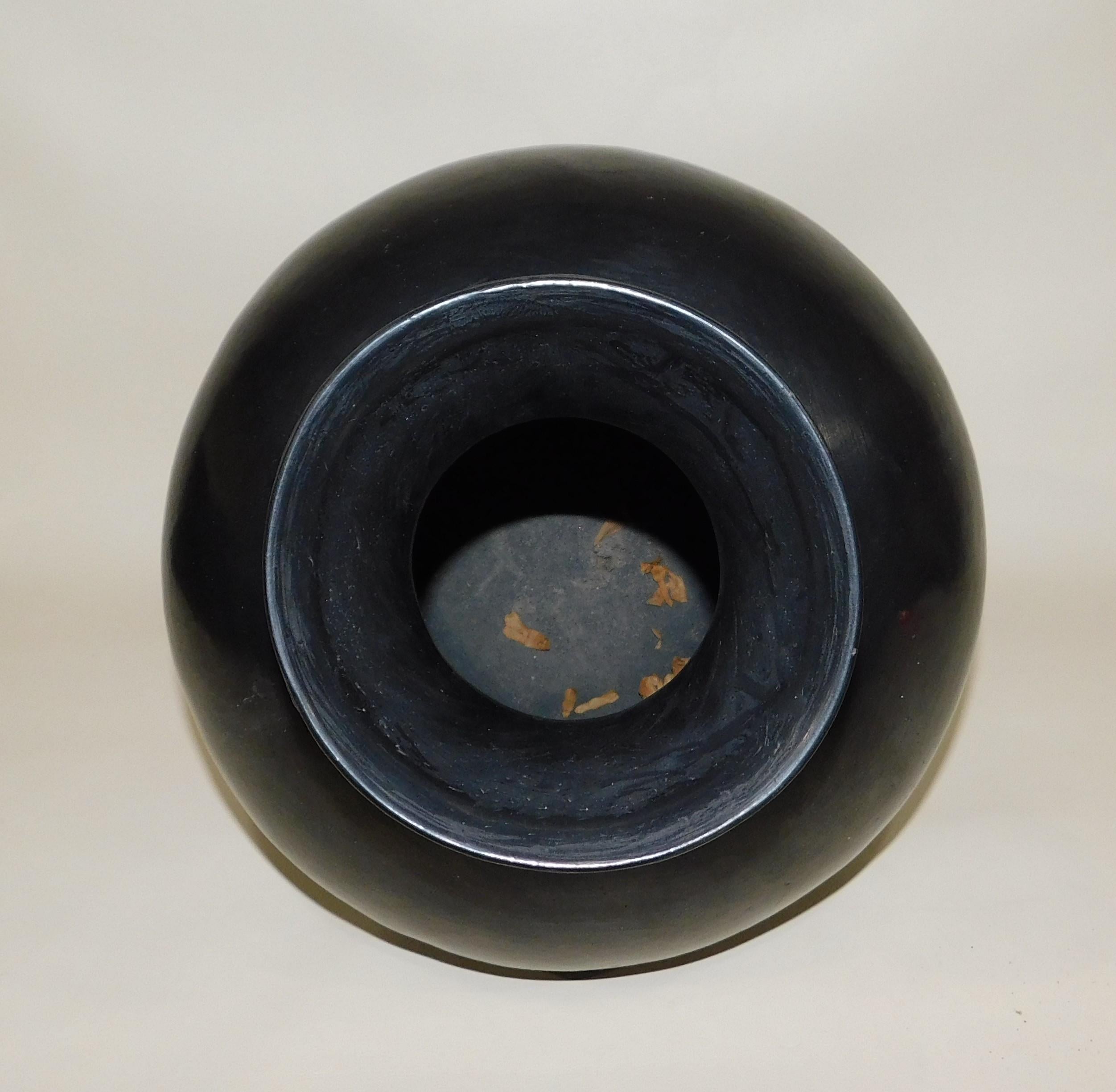 Mid-20th Century Three Footed Oaxaca Mexico Large Black Art Pottery Vase Signed Dona Rosa