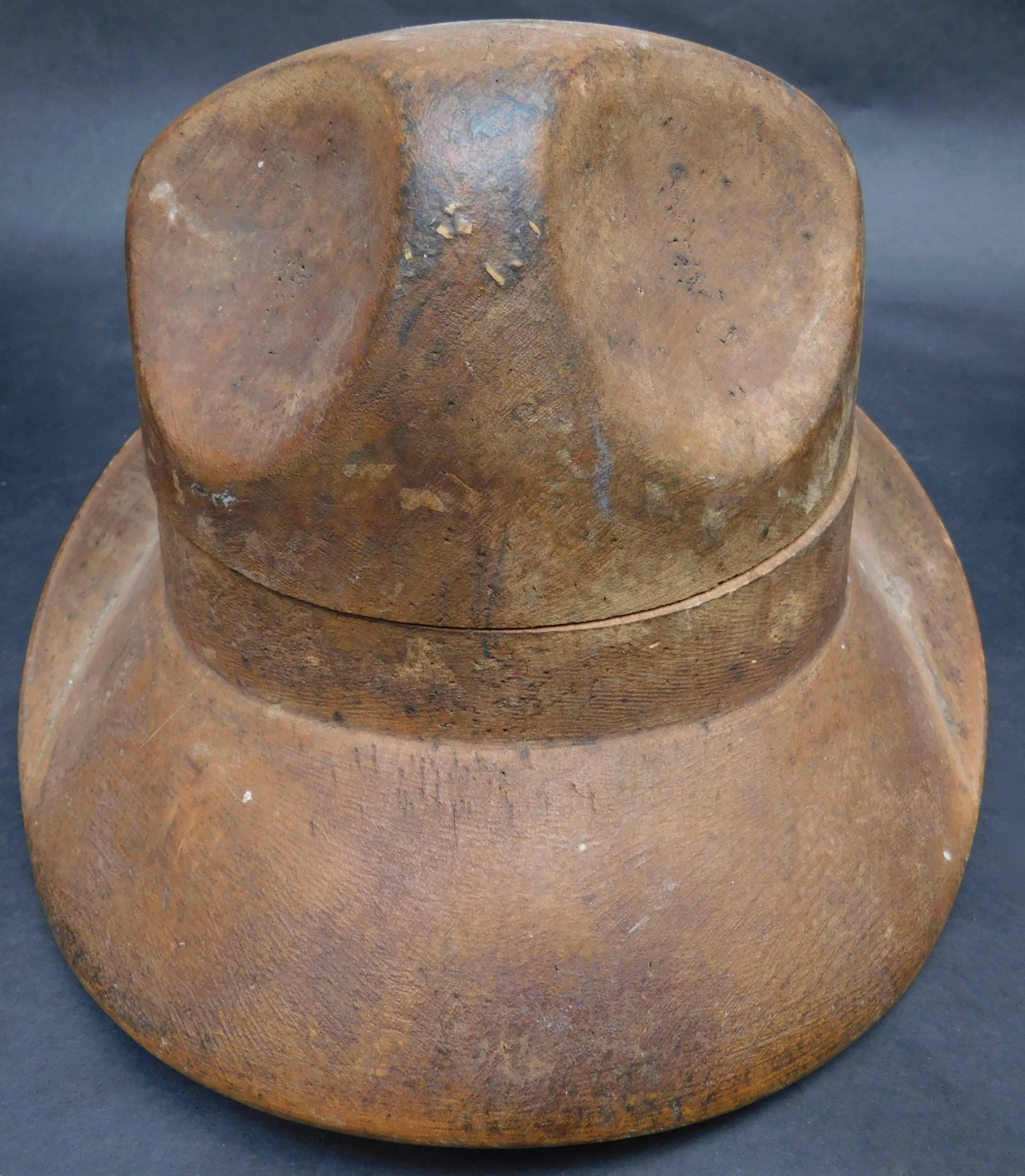 Three French Wood Milliner Hat Block Forms, circa 1930 In Good Condition For Sale In Antwerp, BE