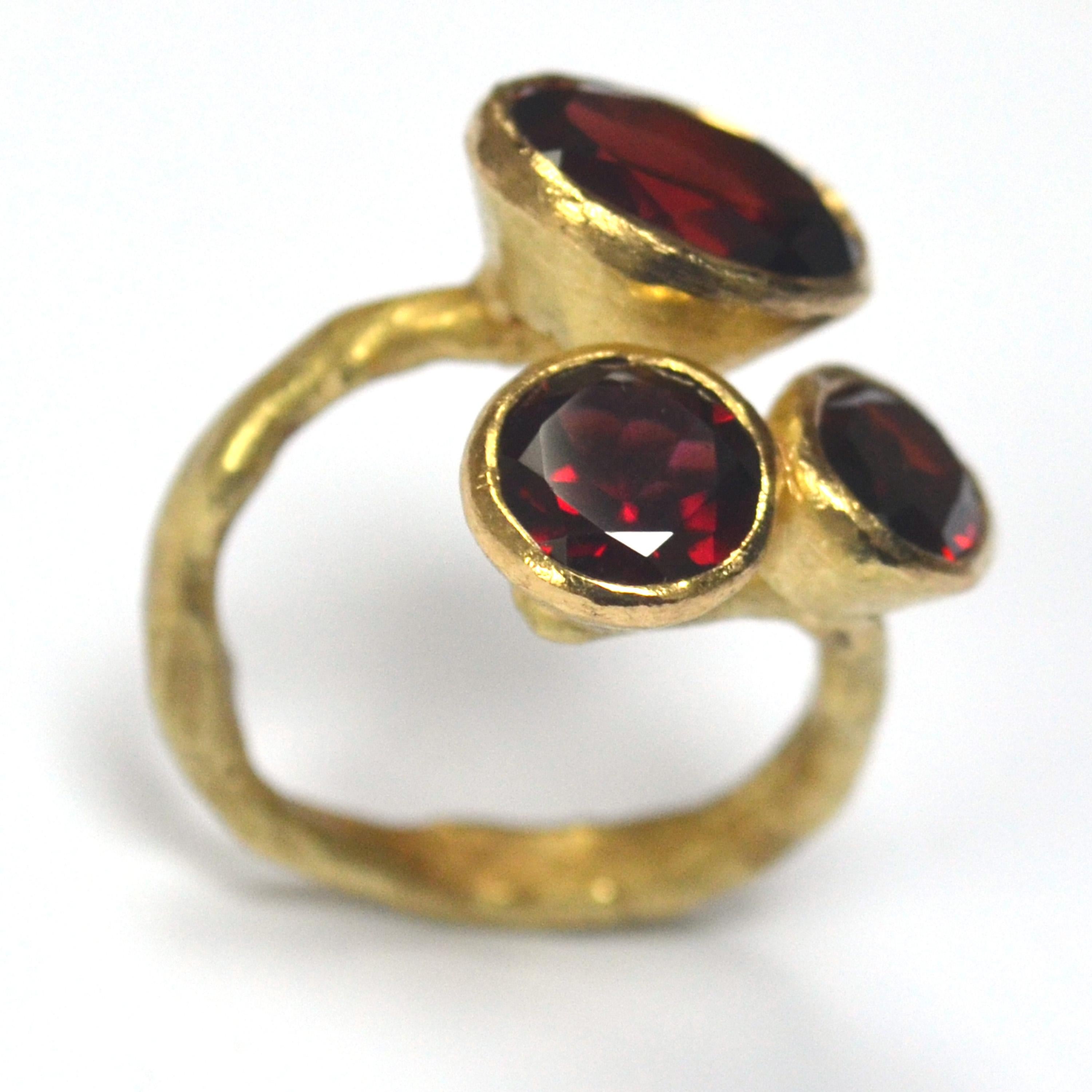 Three Garnet Cluster 18 Karat Gold Textured Ring Handmade by Disa Allsopp In New Condition In London, GB
